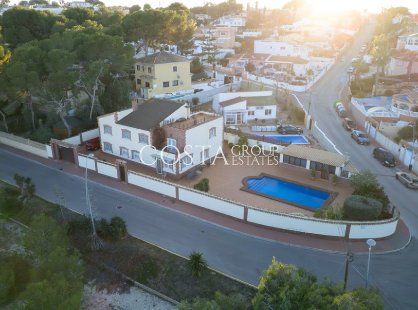 Resale - Villa -
Orihuela Costa - Los Balcones