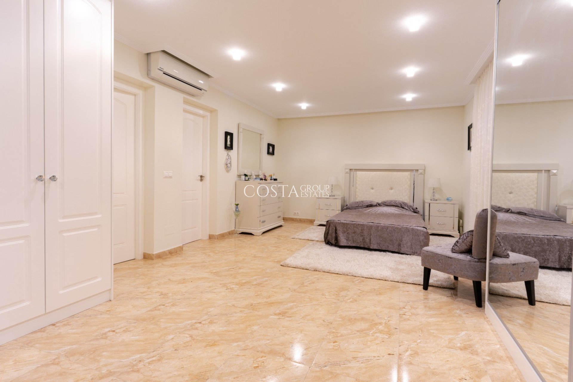 Resale - Villa -
Orihuela Costa - Los Balcones