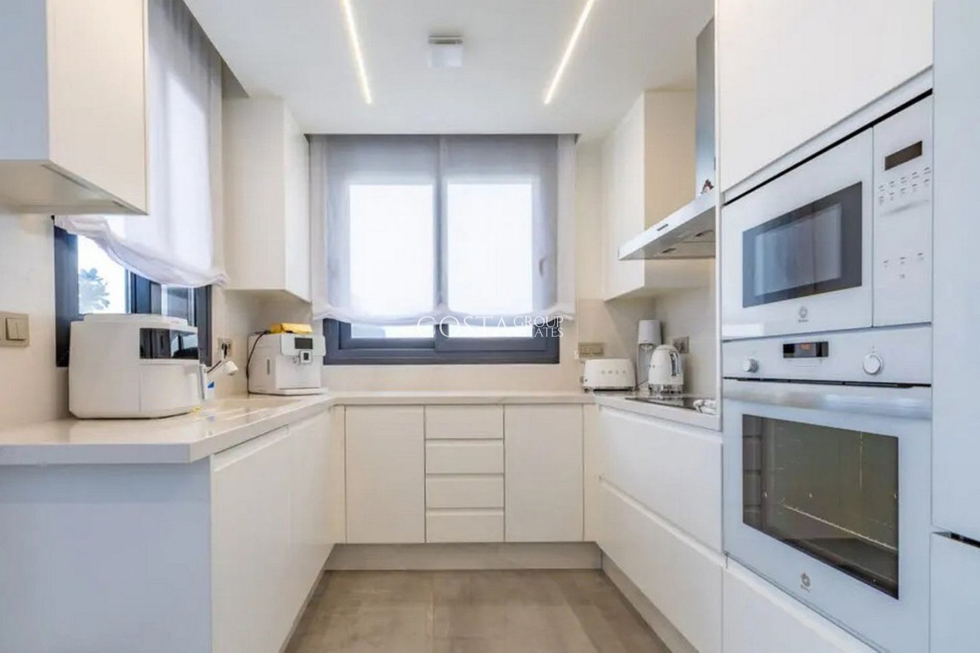 Resale - Villa -
Orihuela Costa - Los Balcones