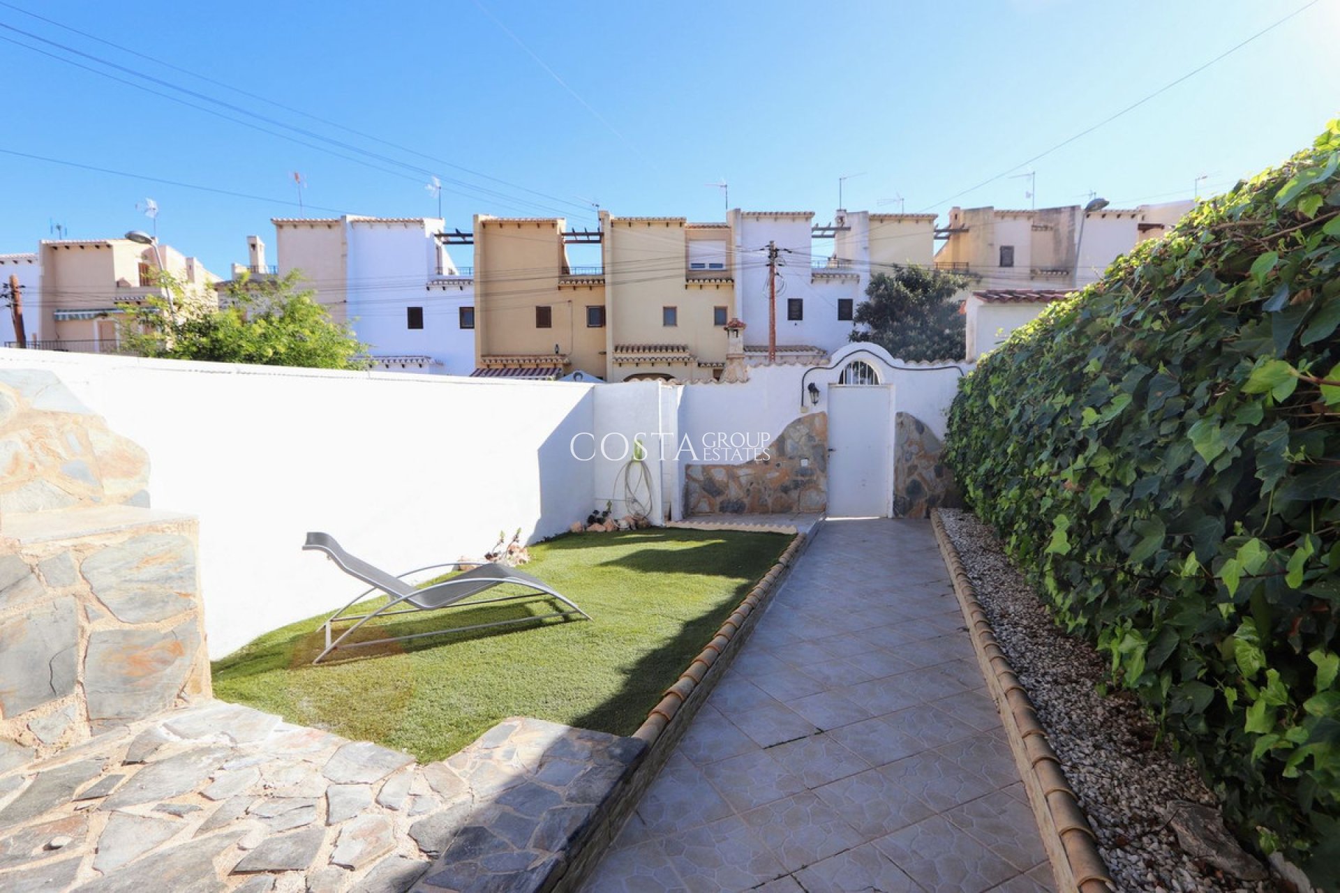 Resale - Villa -
Orihuela Costa - Los Balcones