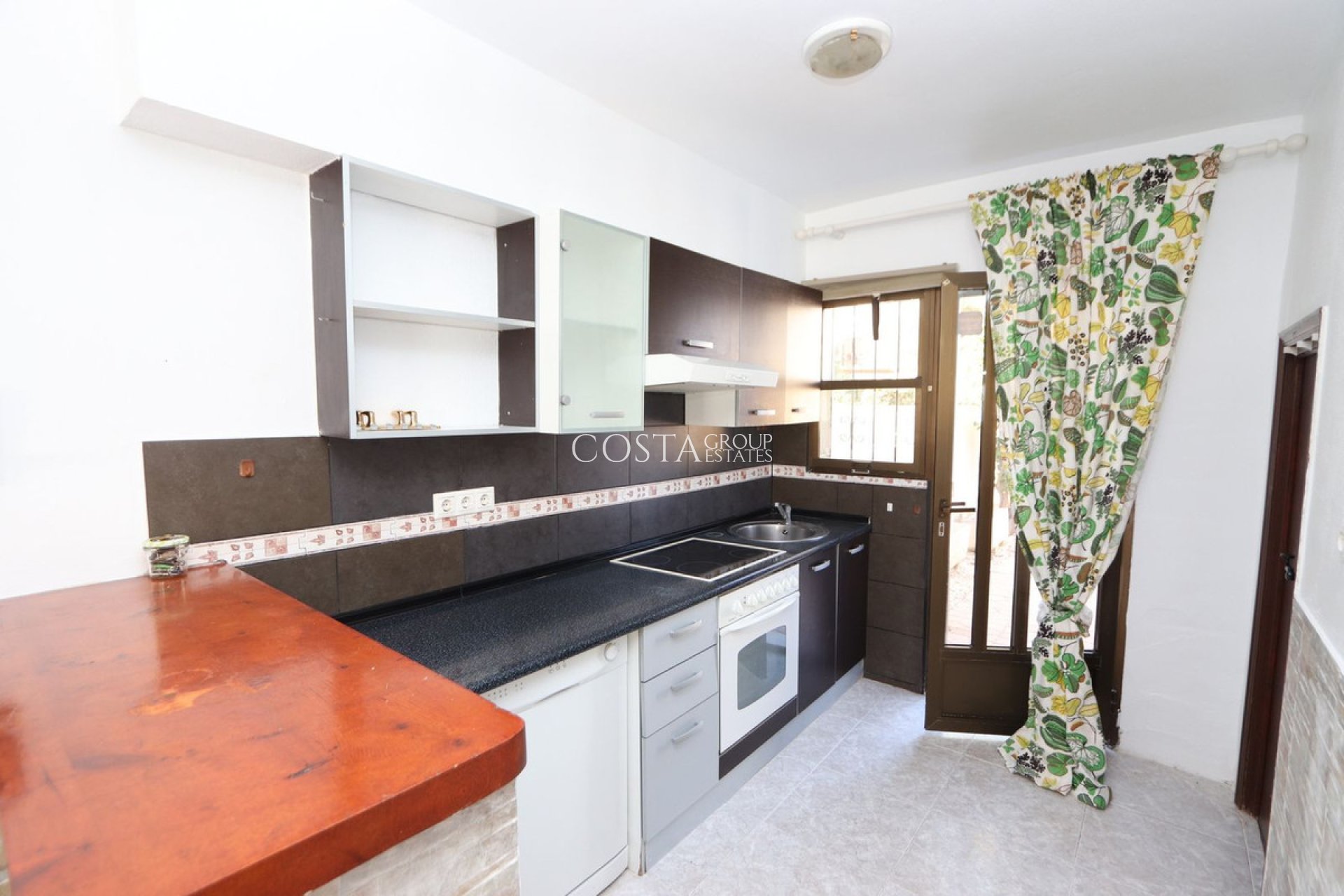 Resale - Villa -
Orihuela Costa - Los Balcones