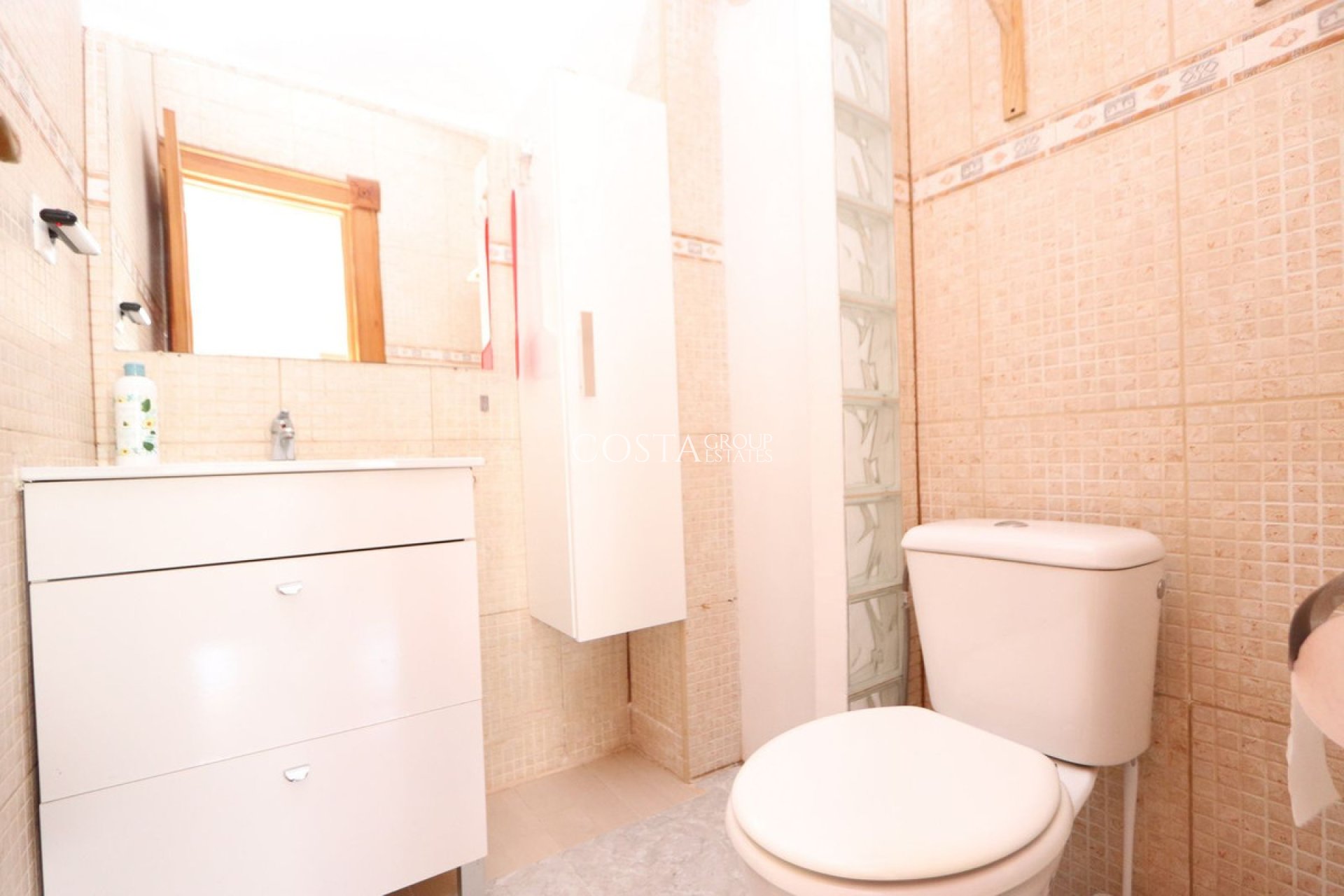 Resale - Villa -
Orihuela Costa - Los Balcones