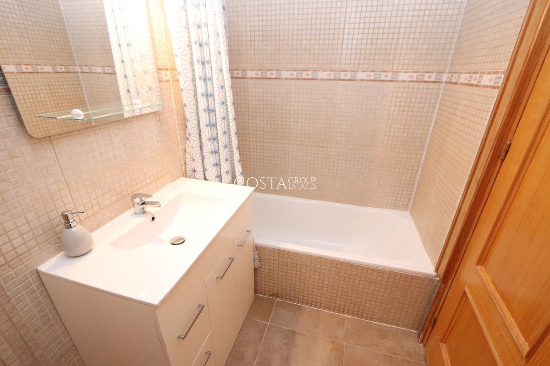 Resale - Villa -
Orihuela Costa - Los Balcones