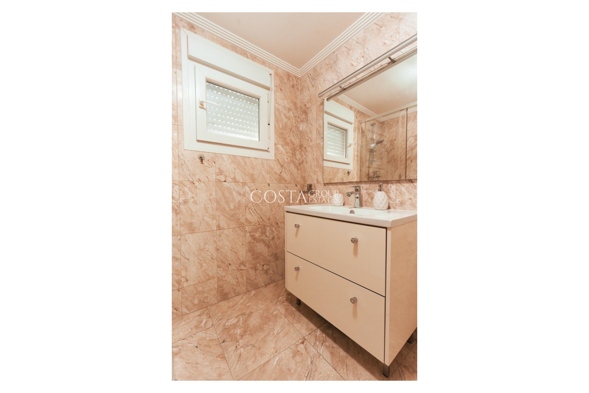 Resale - Villa -
Orihuela Costa - Los Balcones