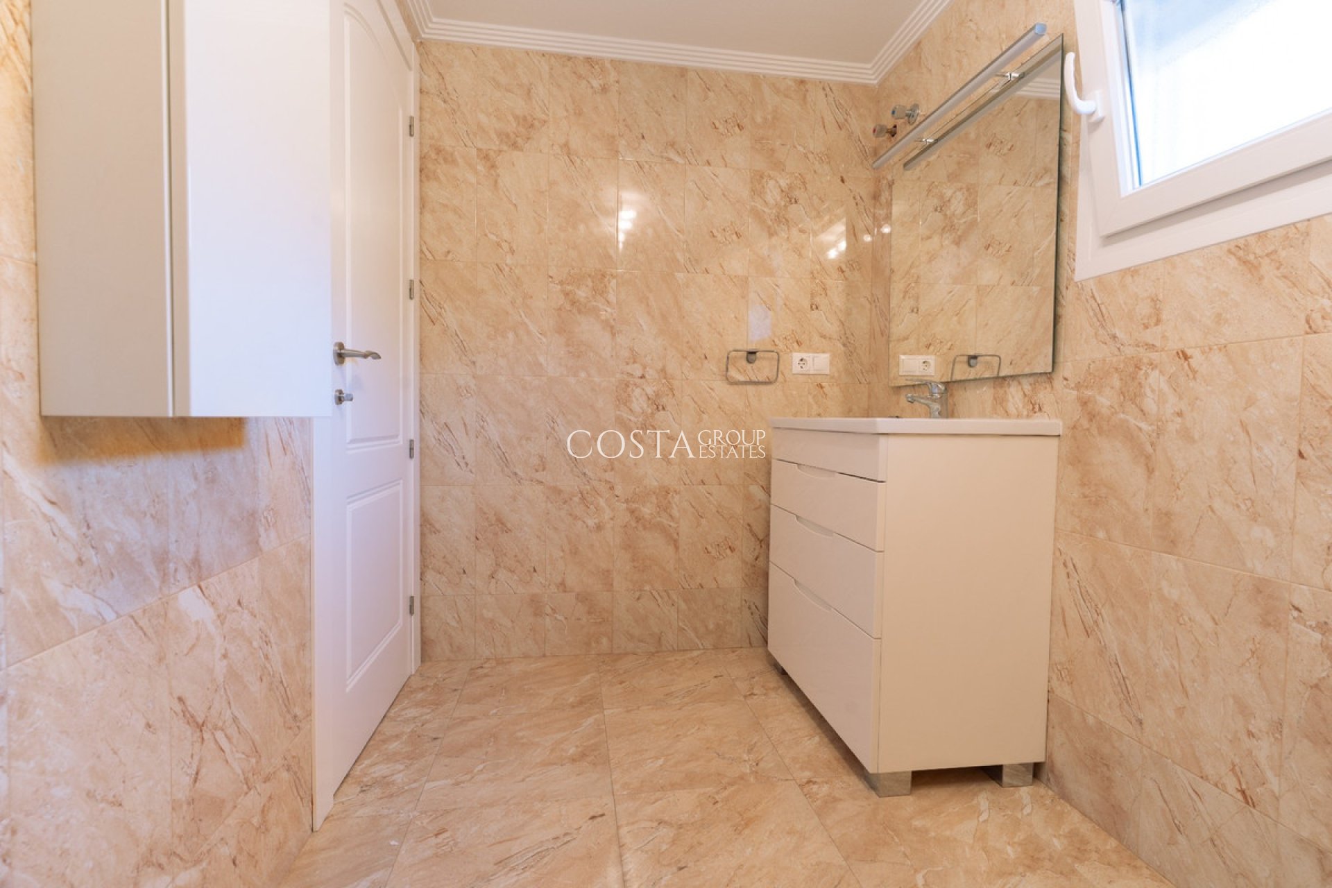 Resale - Villa -
Orihuela Costa - Los Balcones