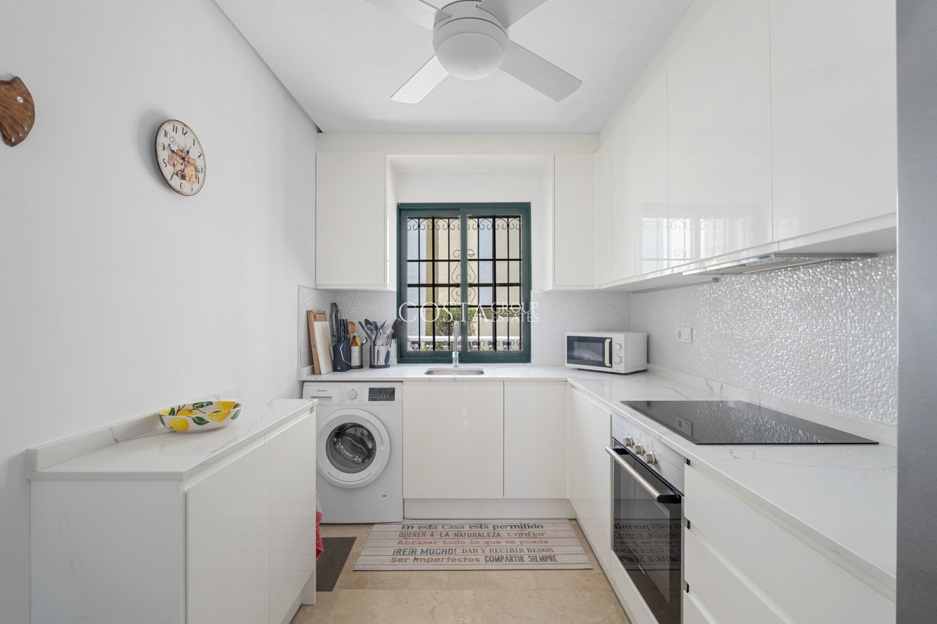 Resale - Villa -
Orihuela Costa - Los Dolses