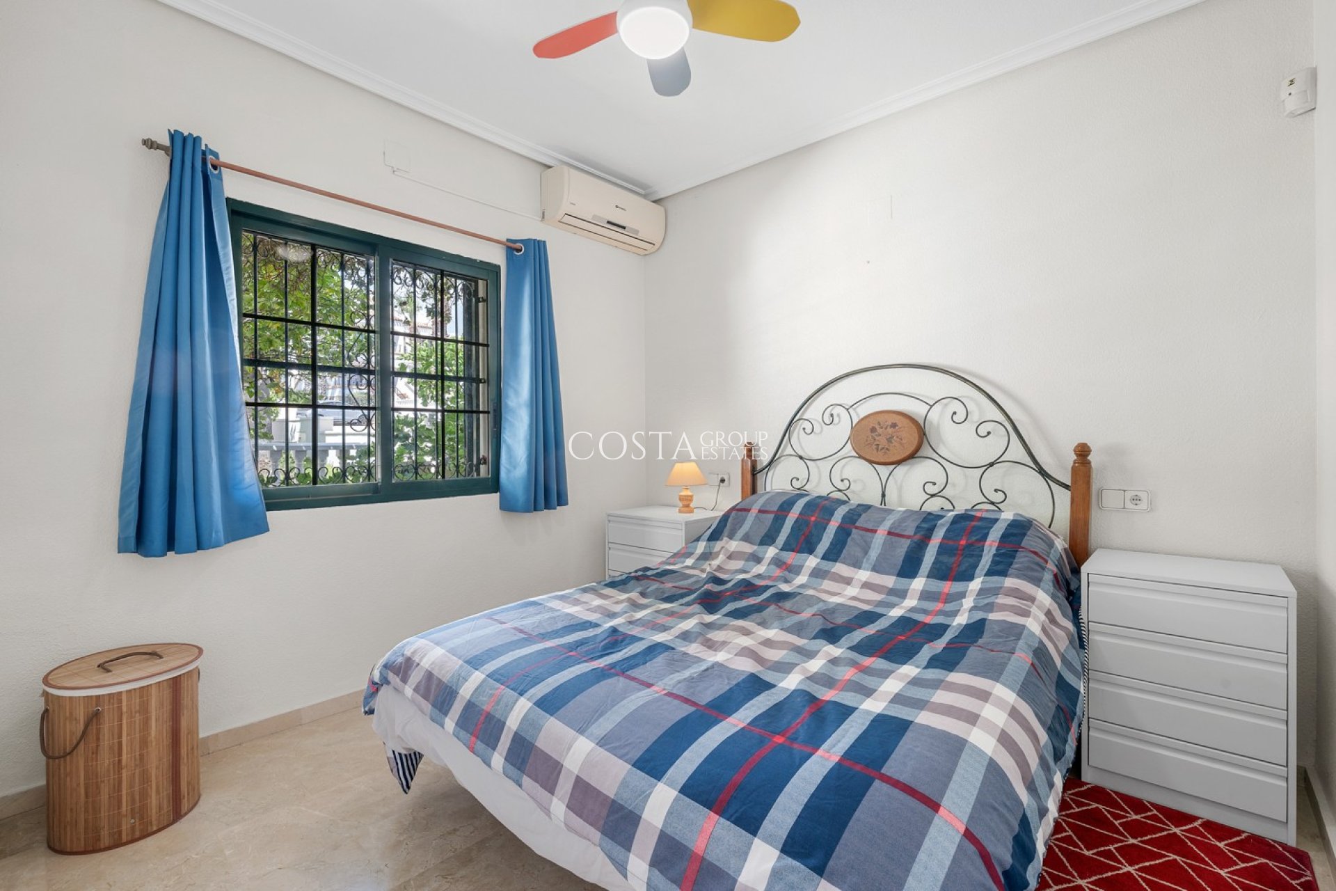 Resale - Villa -
Orihuela Costa - Los Dolses