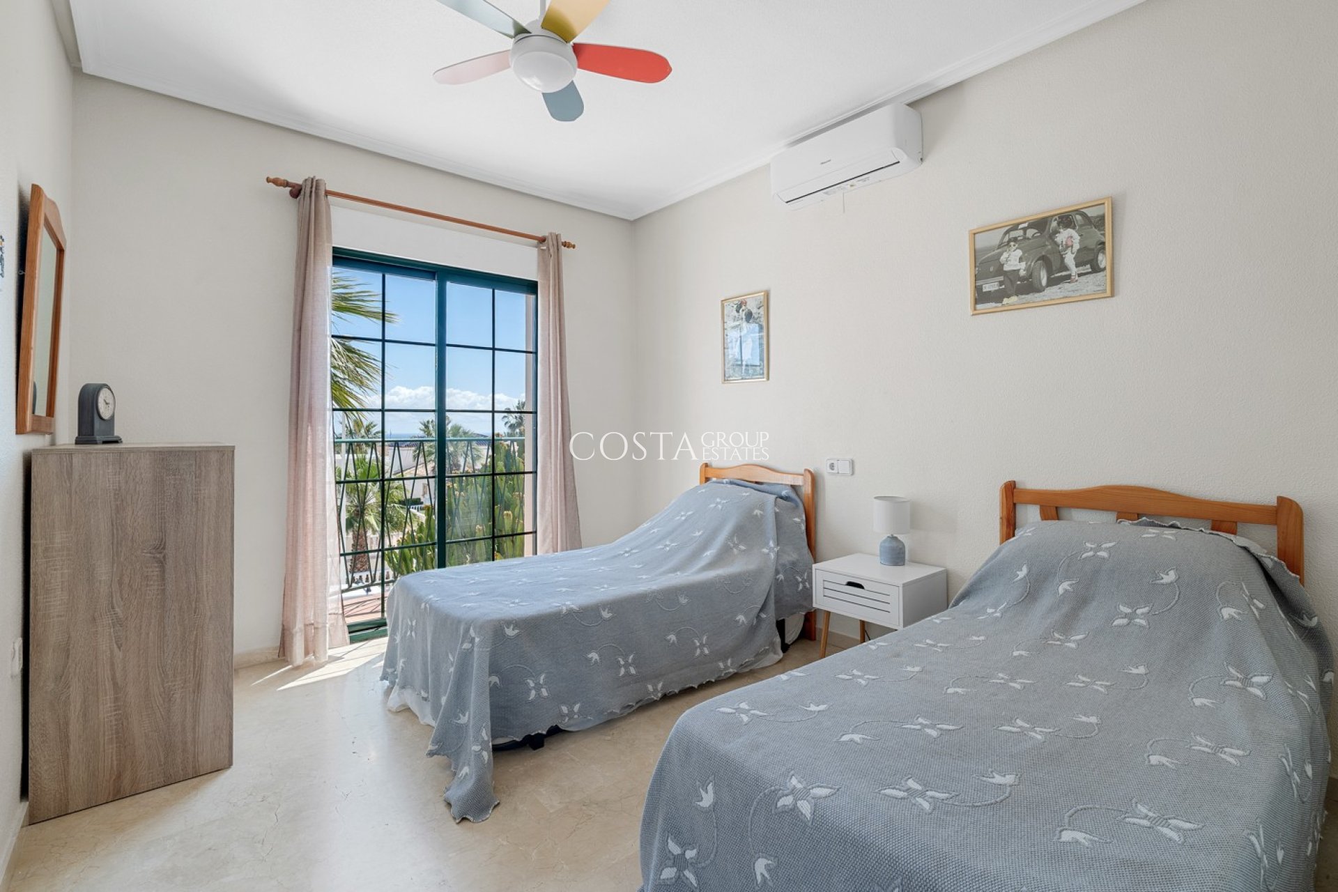 Resale - Villa -
Orihuela Costa - Los Dolses