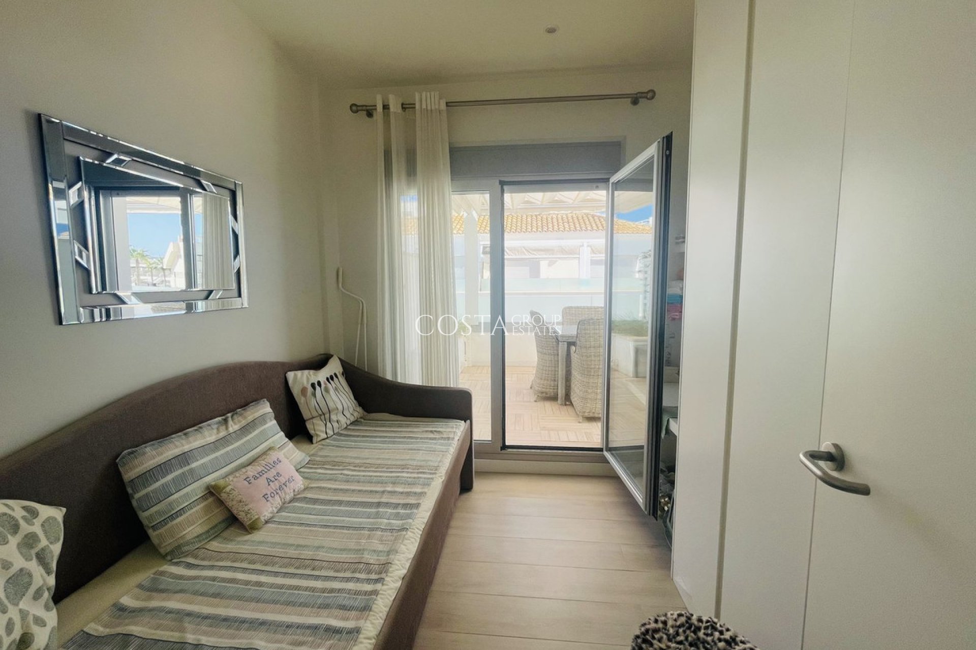 Resale - Villa -
Orihuela Costa - Los Dolses