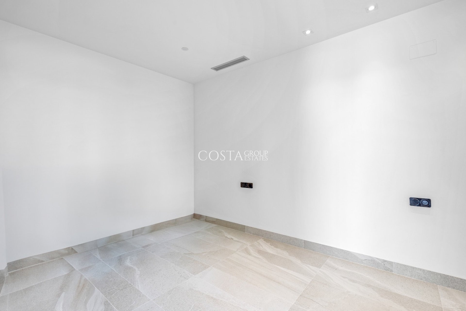 Resale - Villa -
Orihuela Costa - Los Dolses