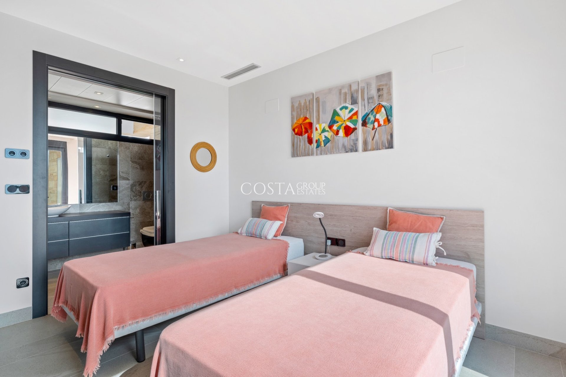 Resale - Villa -
Orihuela Costa - Los Dolses
