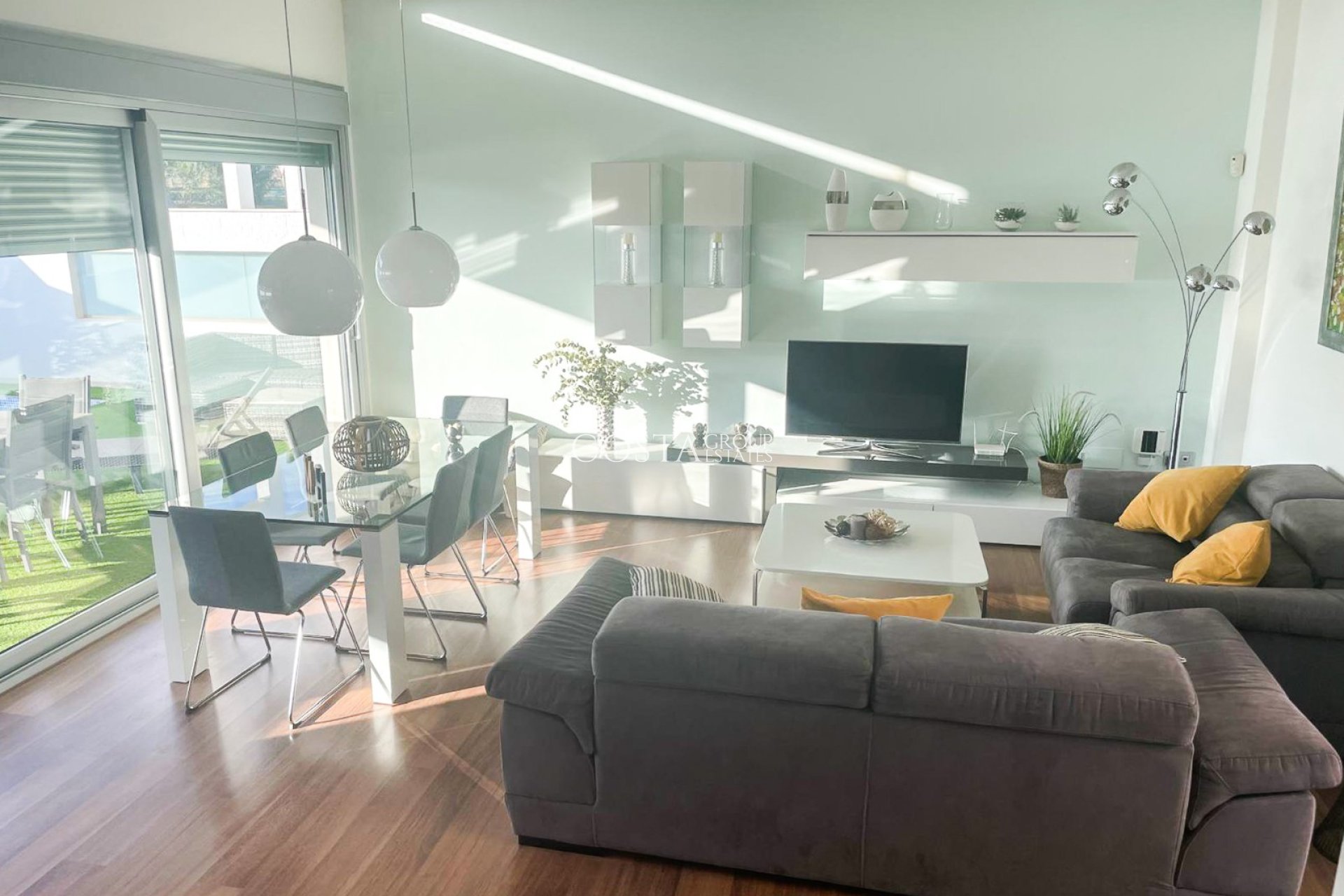 Resale - Villa -
Orihuela Costa - Mil Palmeras