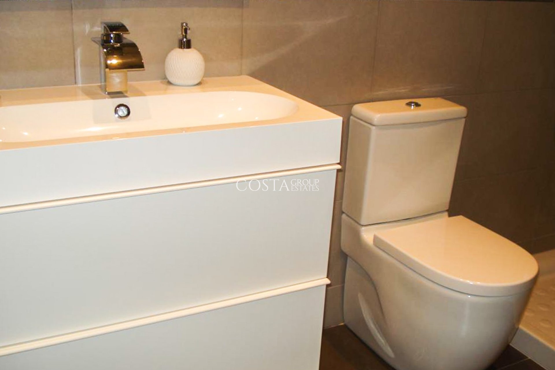 Resale - Villa -
Orihuela Costa - Mil Palmeras