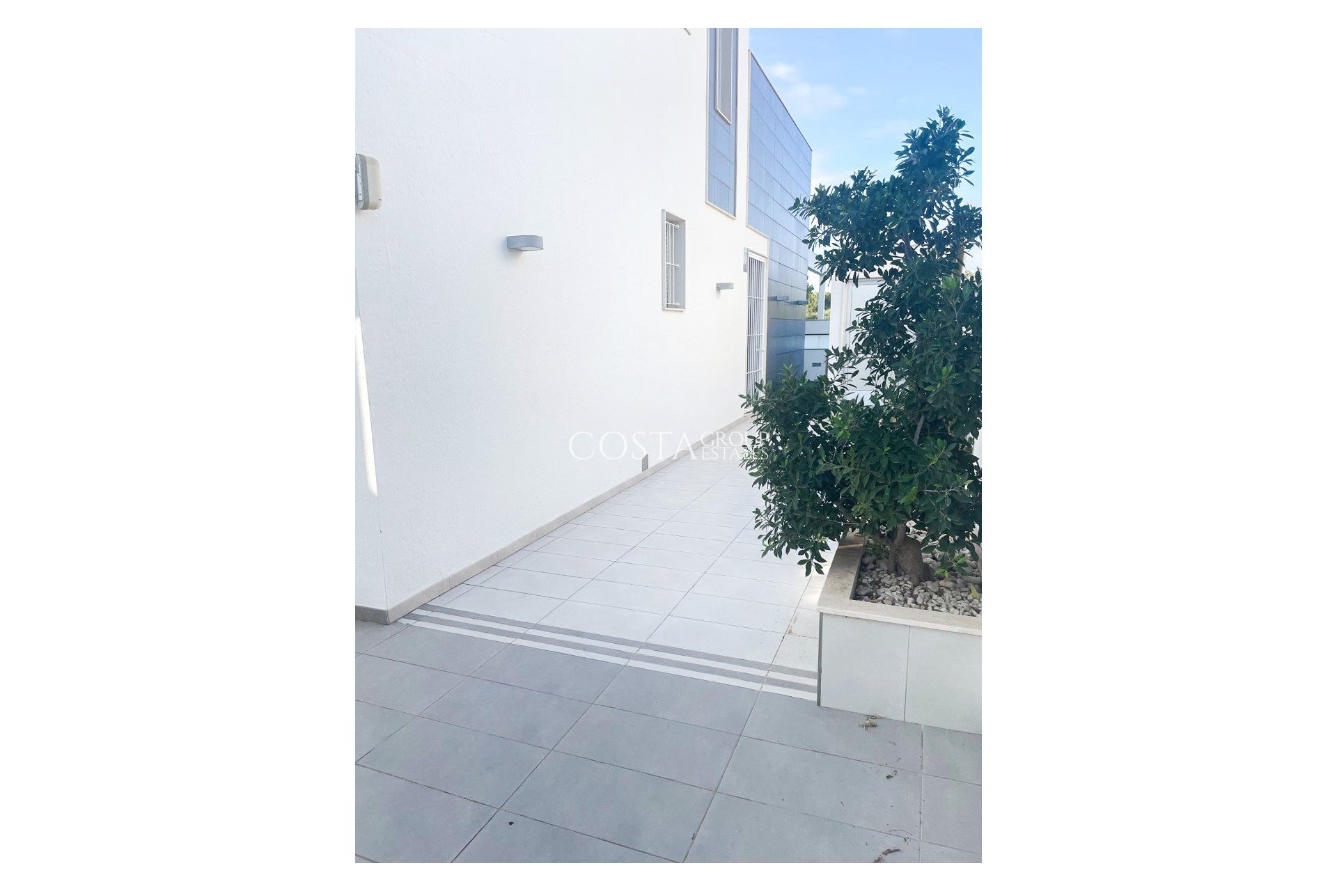 Resale - Villa -
Orihuela Costa - Mil Palmeras