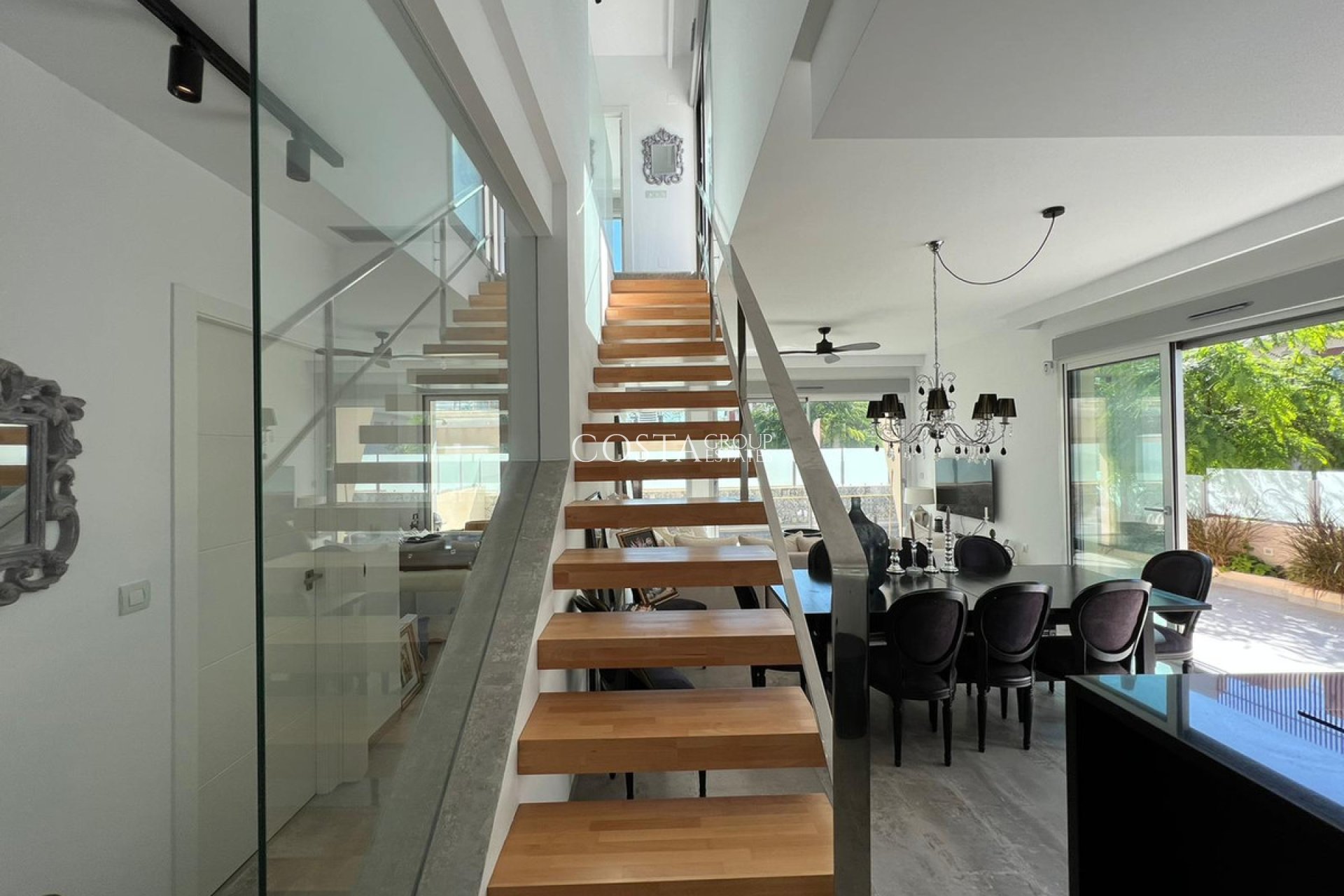 Resale - Villa -
Orihuela Costa - Mil Palmeras