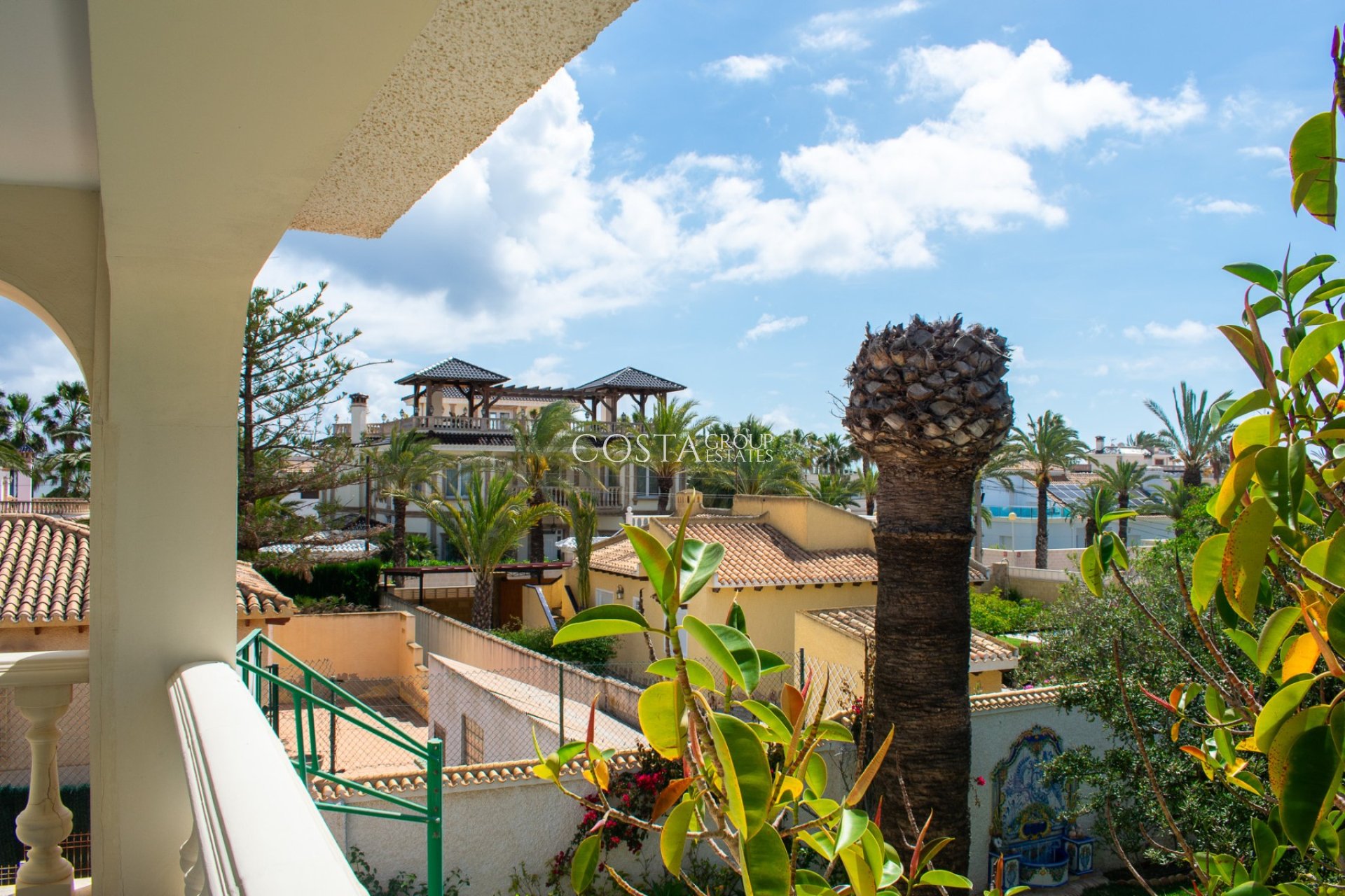 Resale - Villa -
Orihuela Costa - MUY CERCA DE LA PLAYA