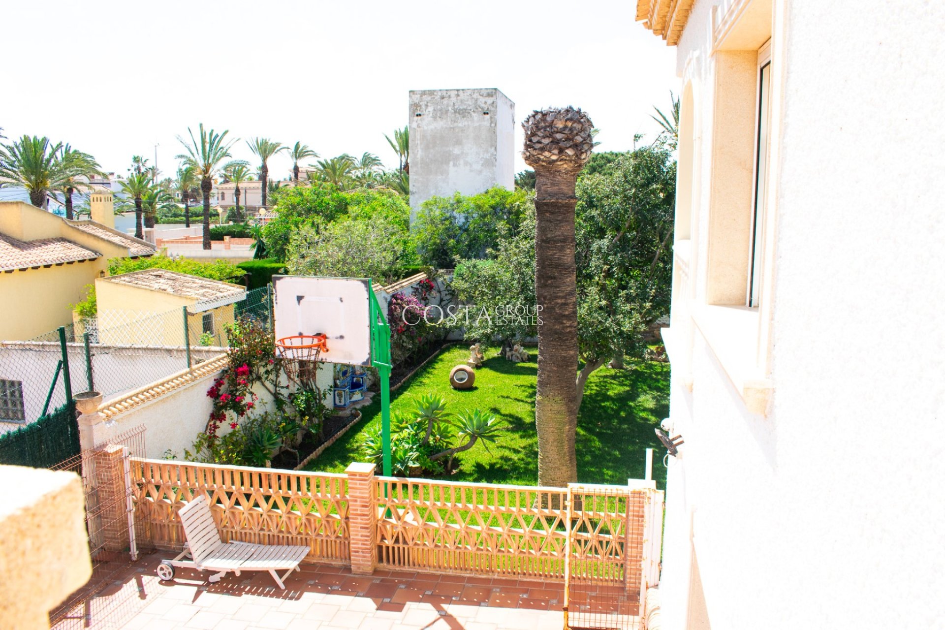 Resale - Villa -
Orihuela Costa - MUY CERCA DE LA PLAYA