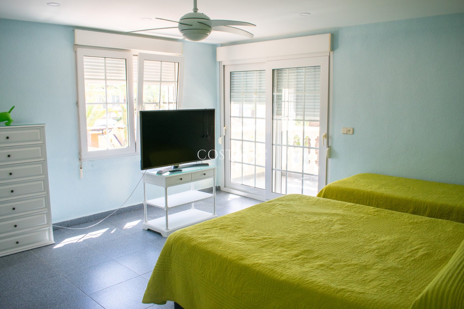 Resale - Villa -
Orihuela Costa - MUY CERCA DE LA PLAYA