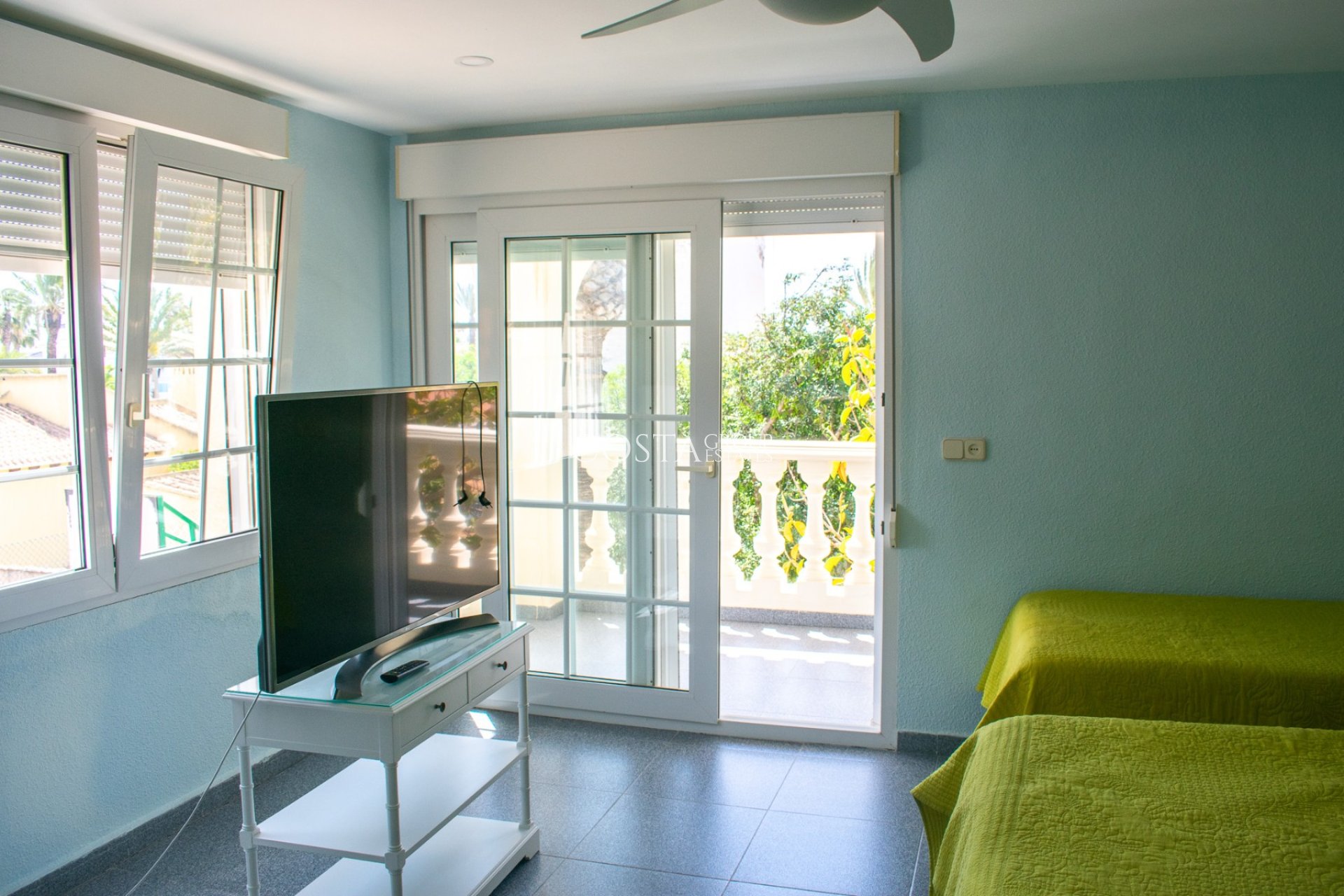 Resale - Villa -
Orihuela Costa - MUY CERCA DE LA PLAYA