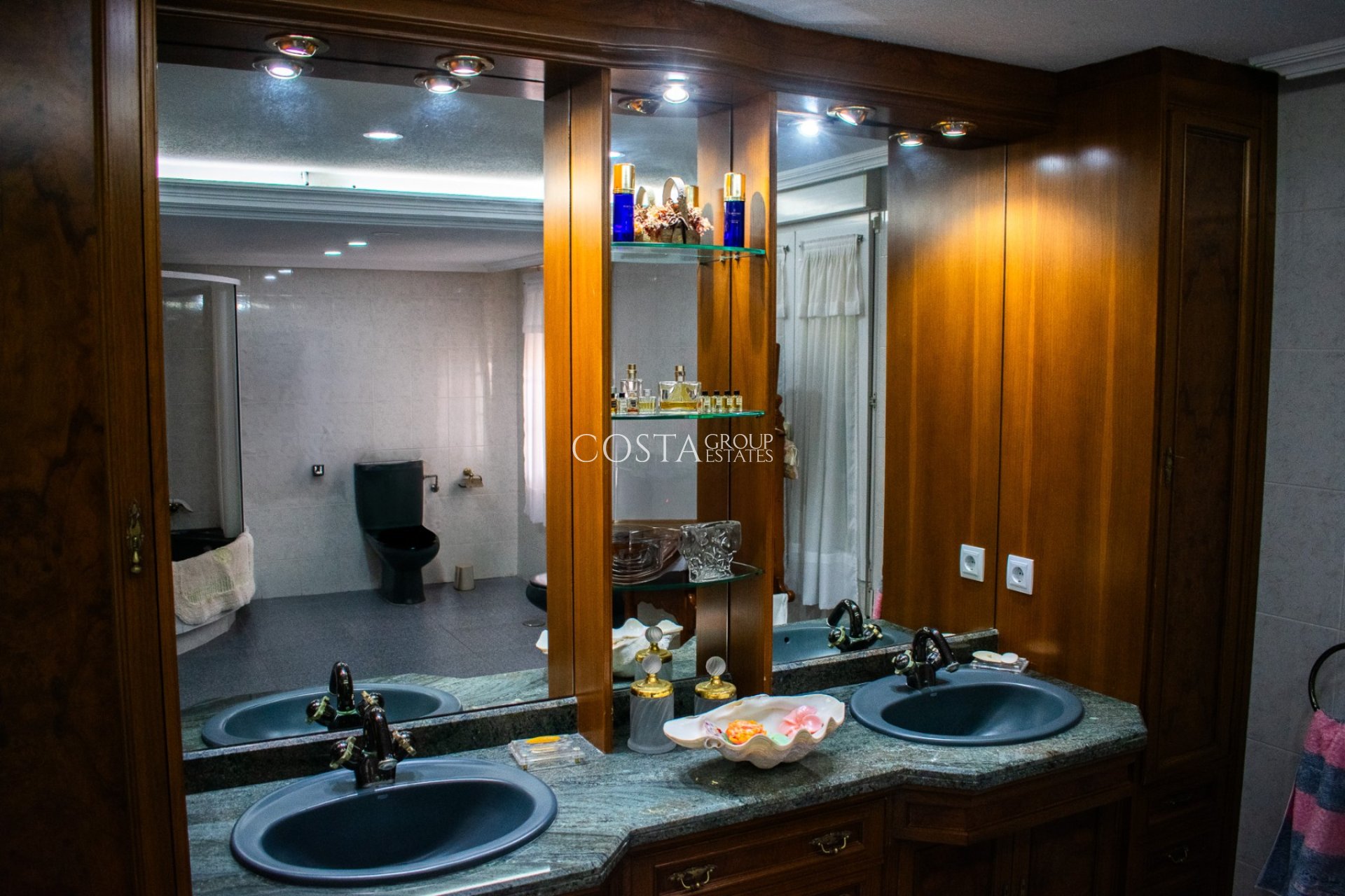 Resale - Villa -
Orihuela Costa - MUY CERCA DE LA PLAYA