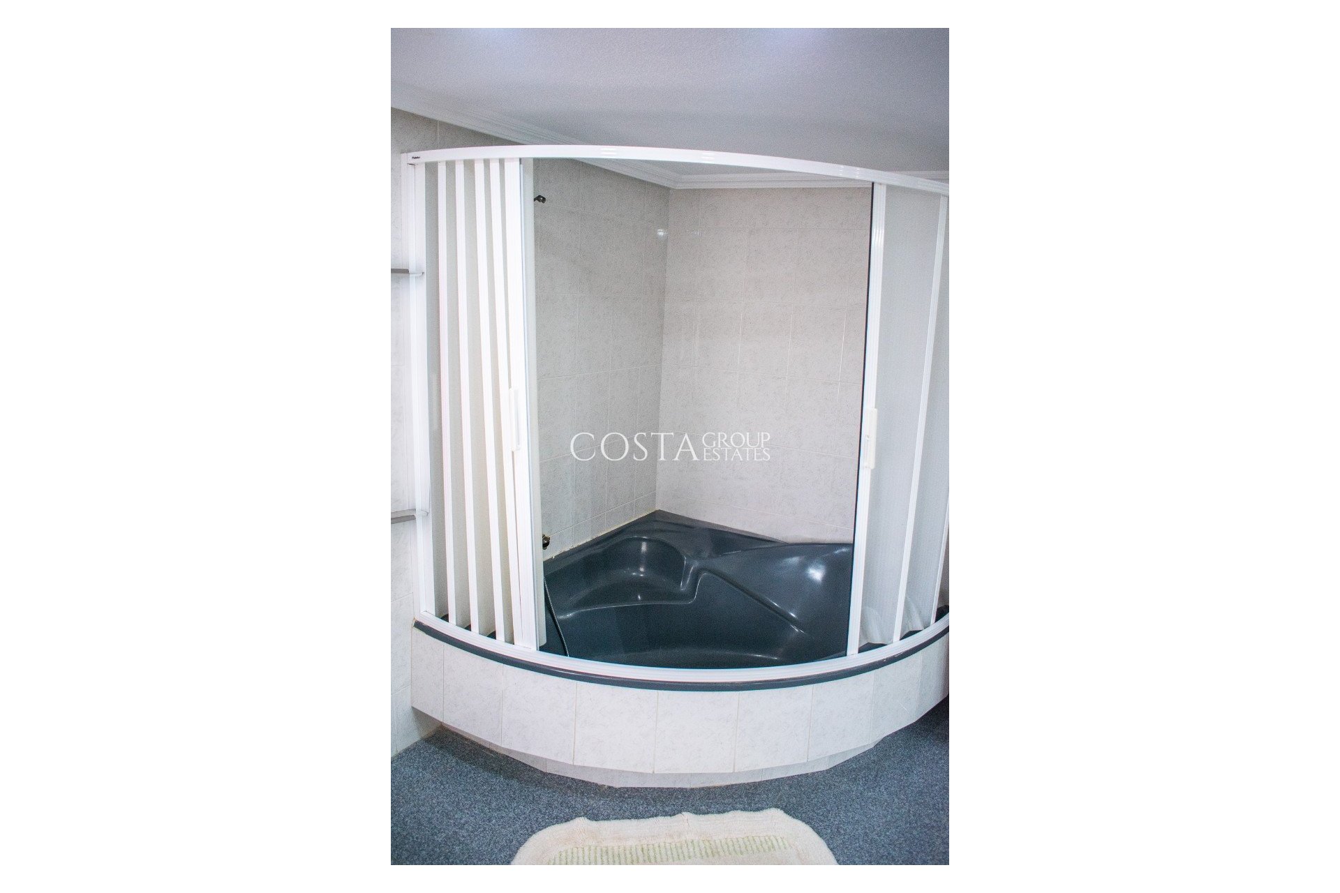 Resale - Villa -
Orihuela Costa - MUY CERCA DE LA PLAYA