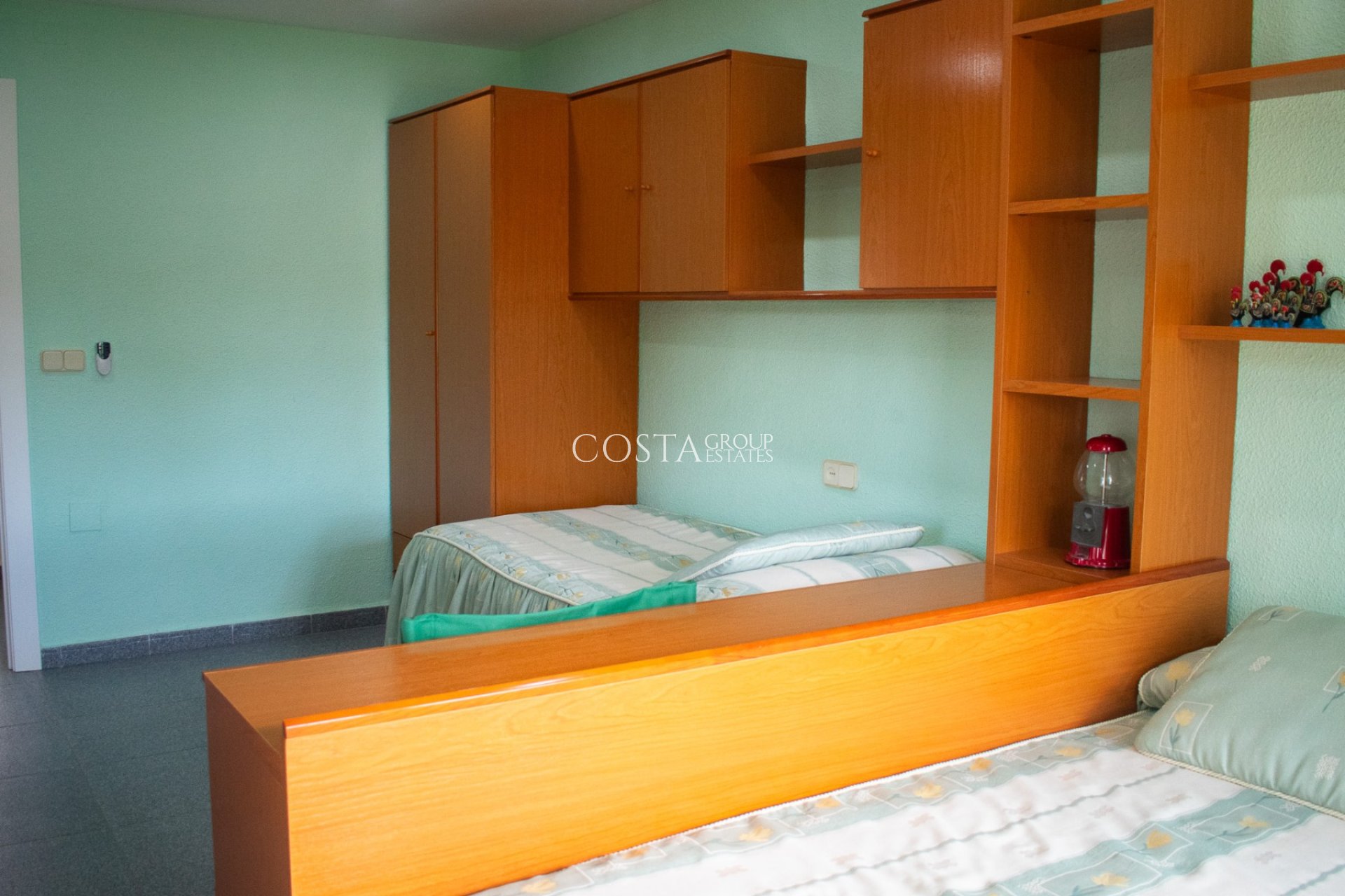 Resale - Villa -
Orihuela Costa - MUY CERCA DE LA PLAYA