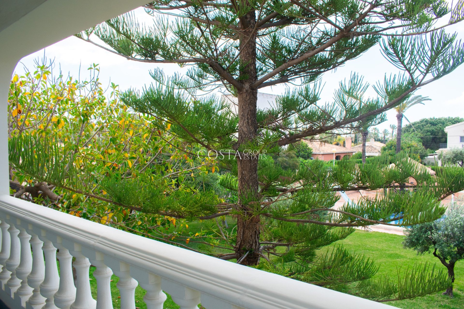 Resale - Villa -
Orihuela Costa - MUY CERCA DE LA PLAYA