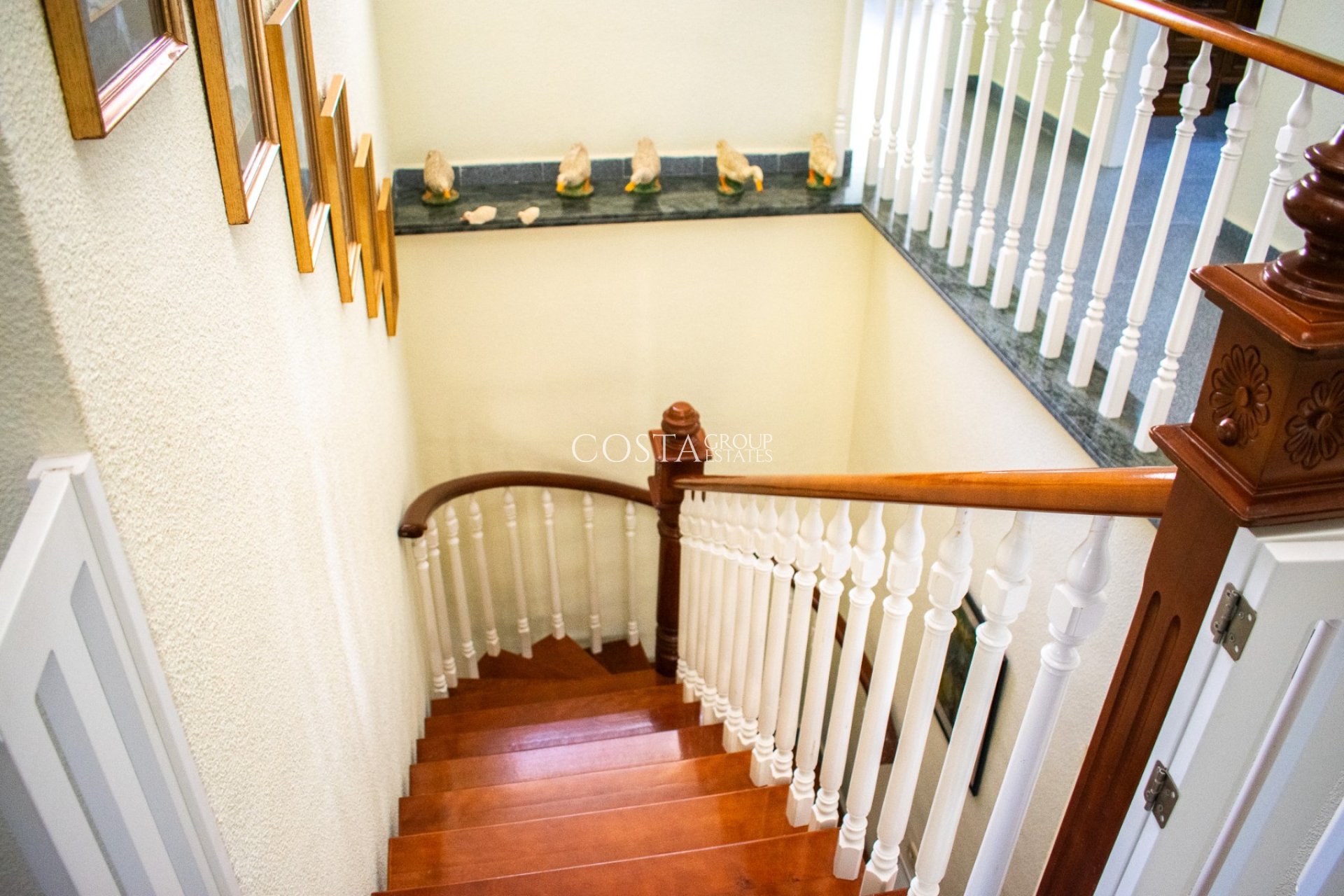 Resale - Villa -
Orihuela Costa - MUY CERCA DE LA PLAYA