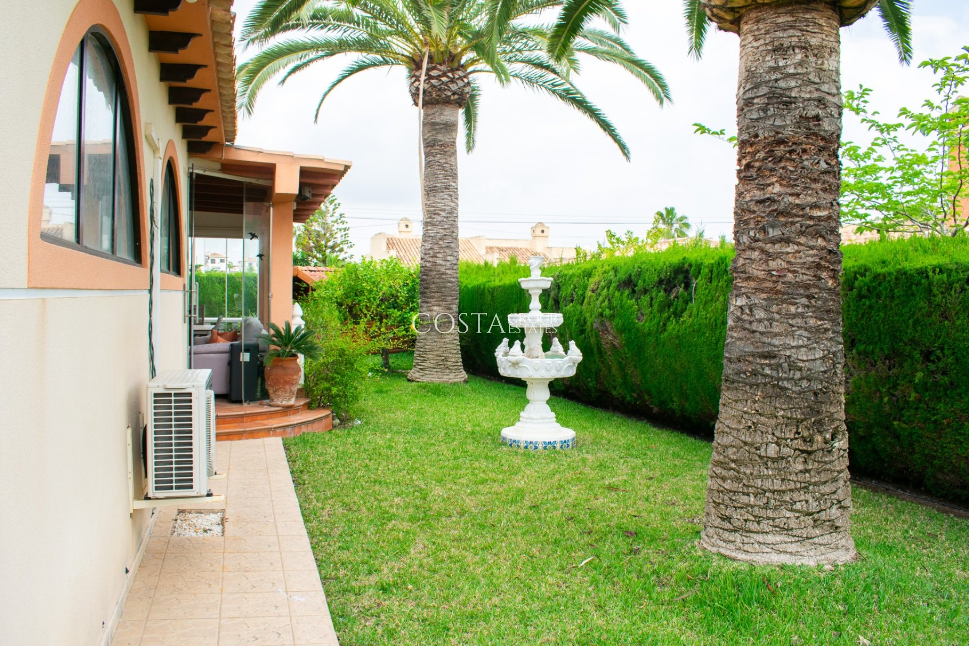 Resale - Villa -
Orihuela Costa - MUY CERCA DE LA PLAYA