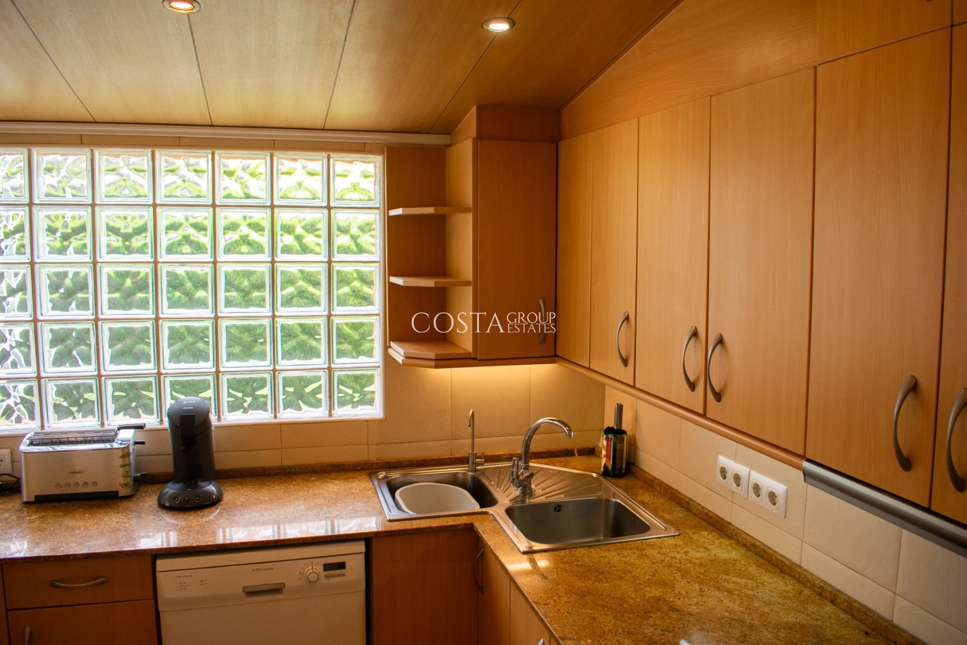 Resale - Villa -
Orihuela Costa - MUY CERCA DE LA PLAYA