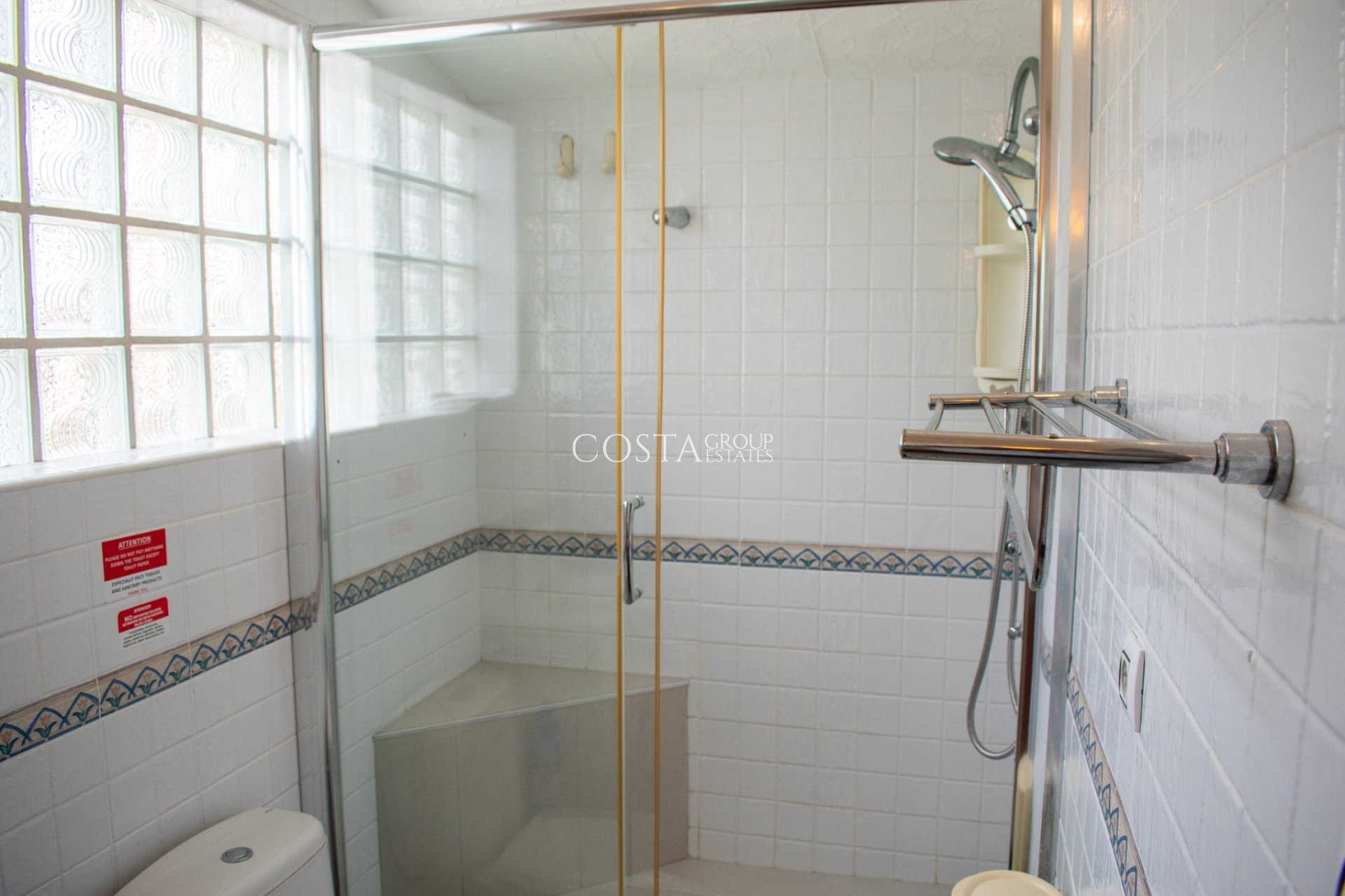 Resale - Villa -
Orihuela Costa - MUY CERCA DE LA PLAYA