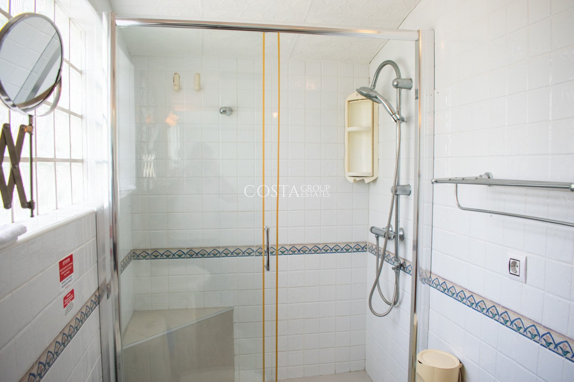 Resale - Villa -
Orihuela Costa - MUY CERCA DE LA PLAYA