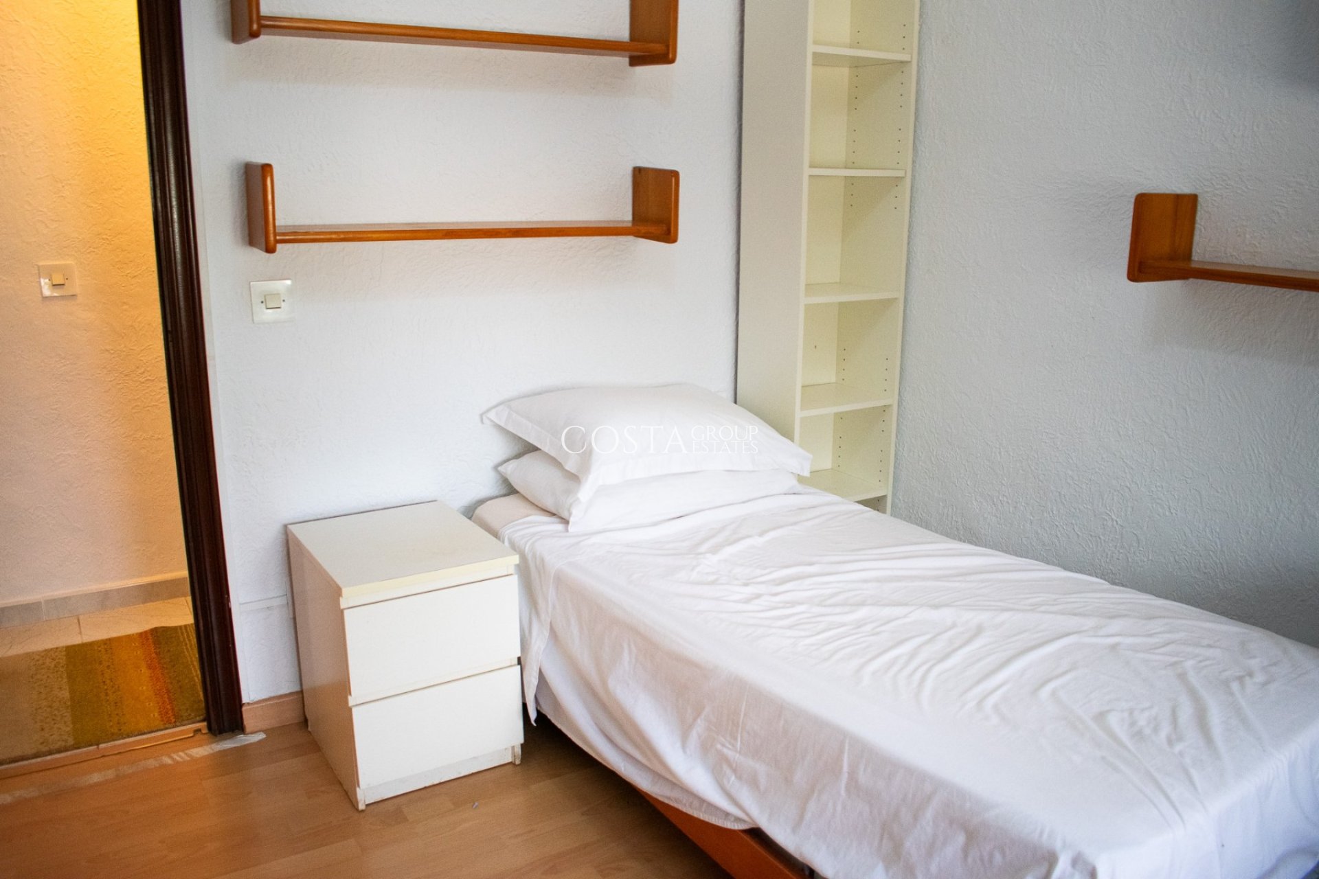 Resale - Villa -
Orihuela Costa - MUY CERCA DE LA PLAYA