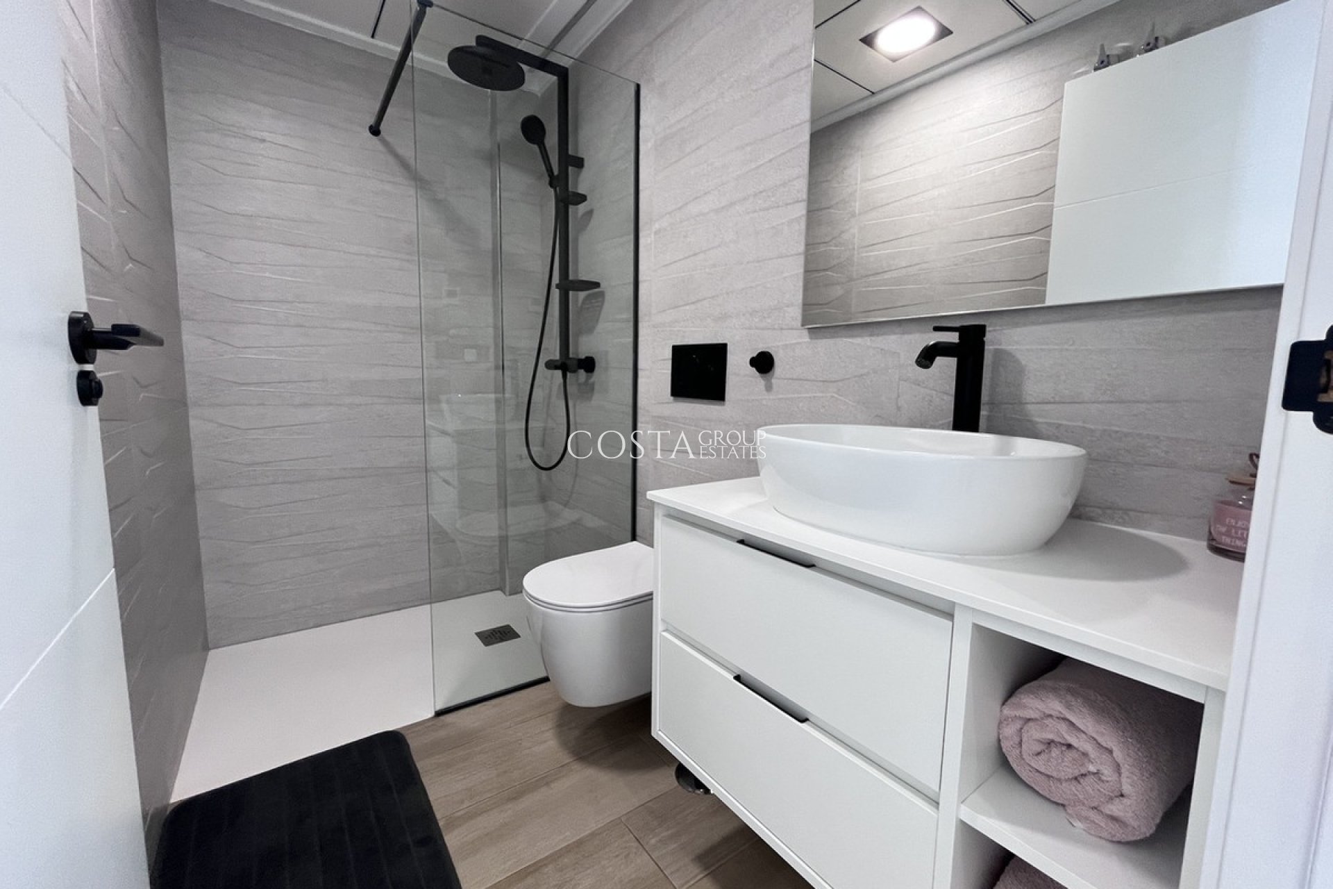 Resale - Villa -
Orihuela Costa - Playa Flamenca