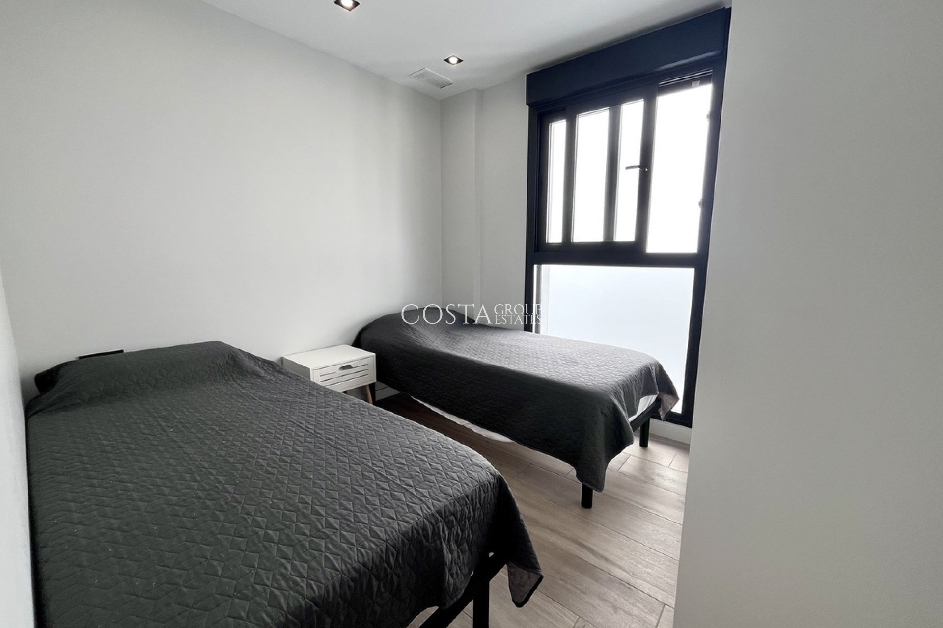 Resale - Villa -
Orihuela Costa - Playa Flamenca