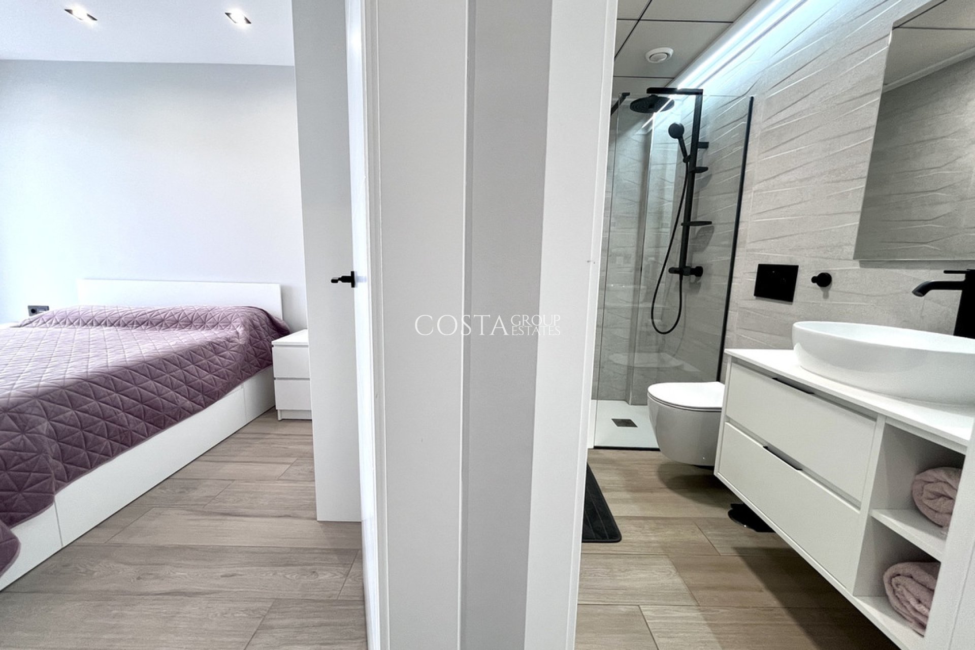 Resale - Villa -
Orihuela Costa - Playa Flamenca