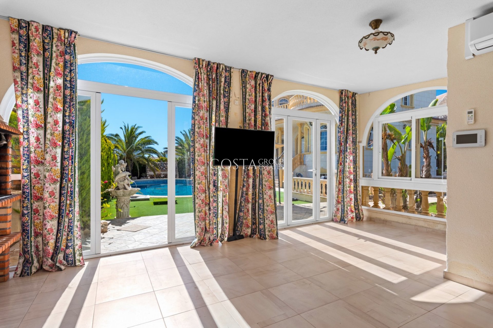 Resale - Villa -
Orihuela Costa - Playa Flamenca