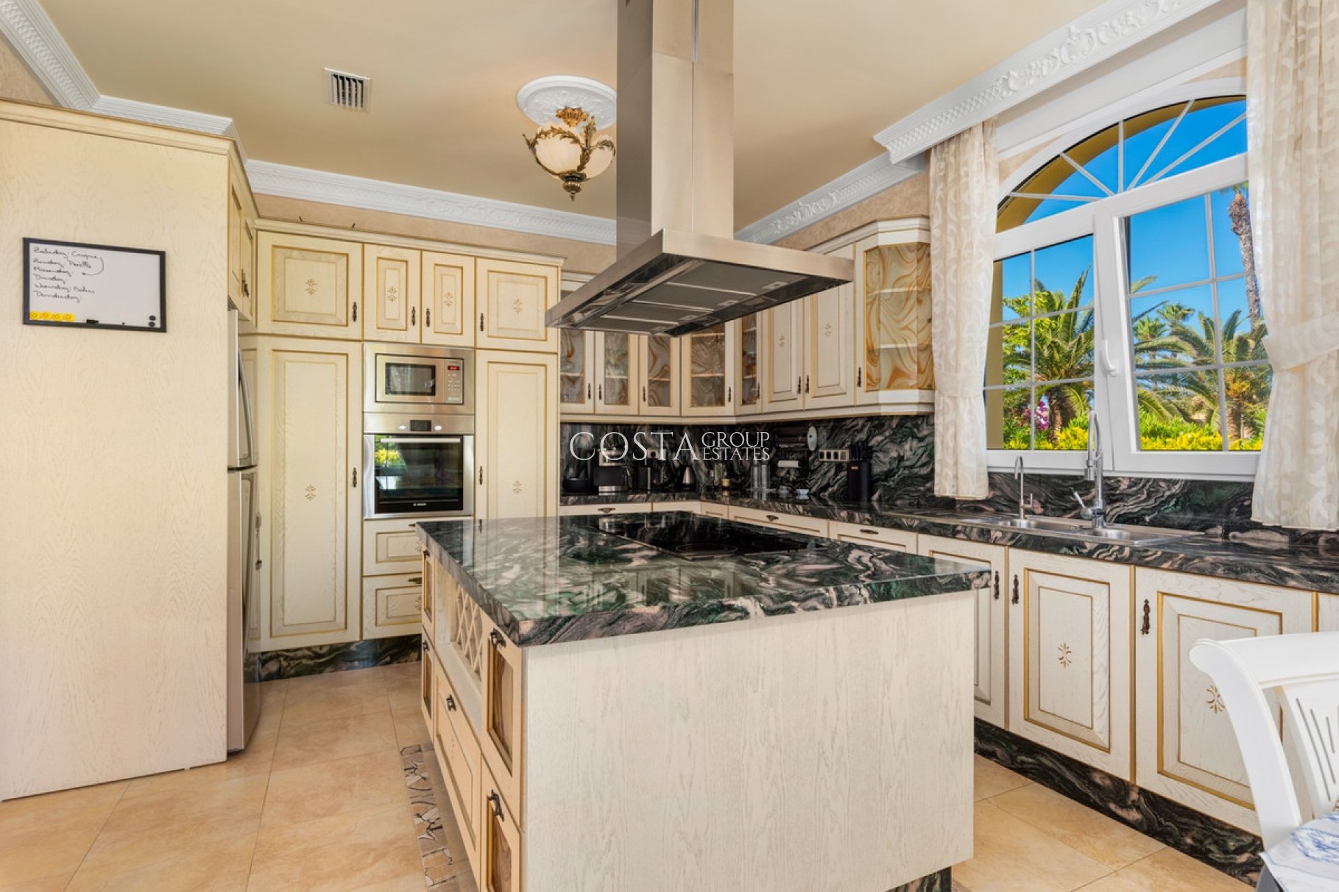 Resale - Villa -
Orihuela Costa - Playa Flamenca