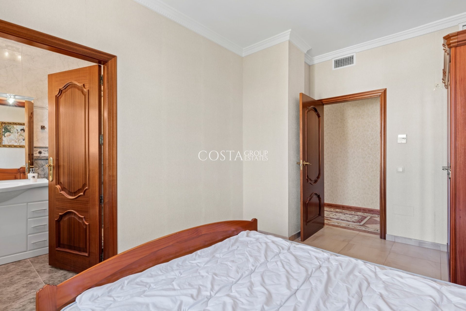 Resale - Villa -
Orihuela Costa - Playa Flamenca