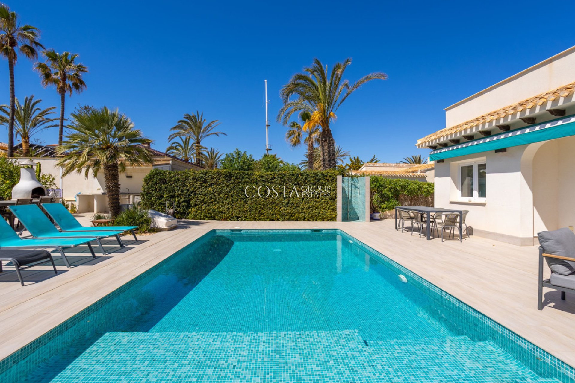 Resale - Villa -
Orihuela Costa - Playa Flamenca