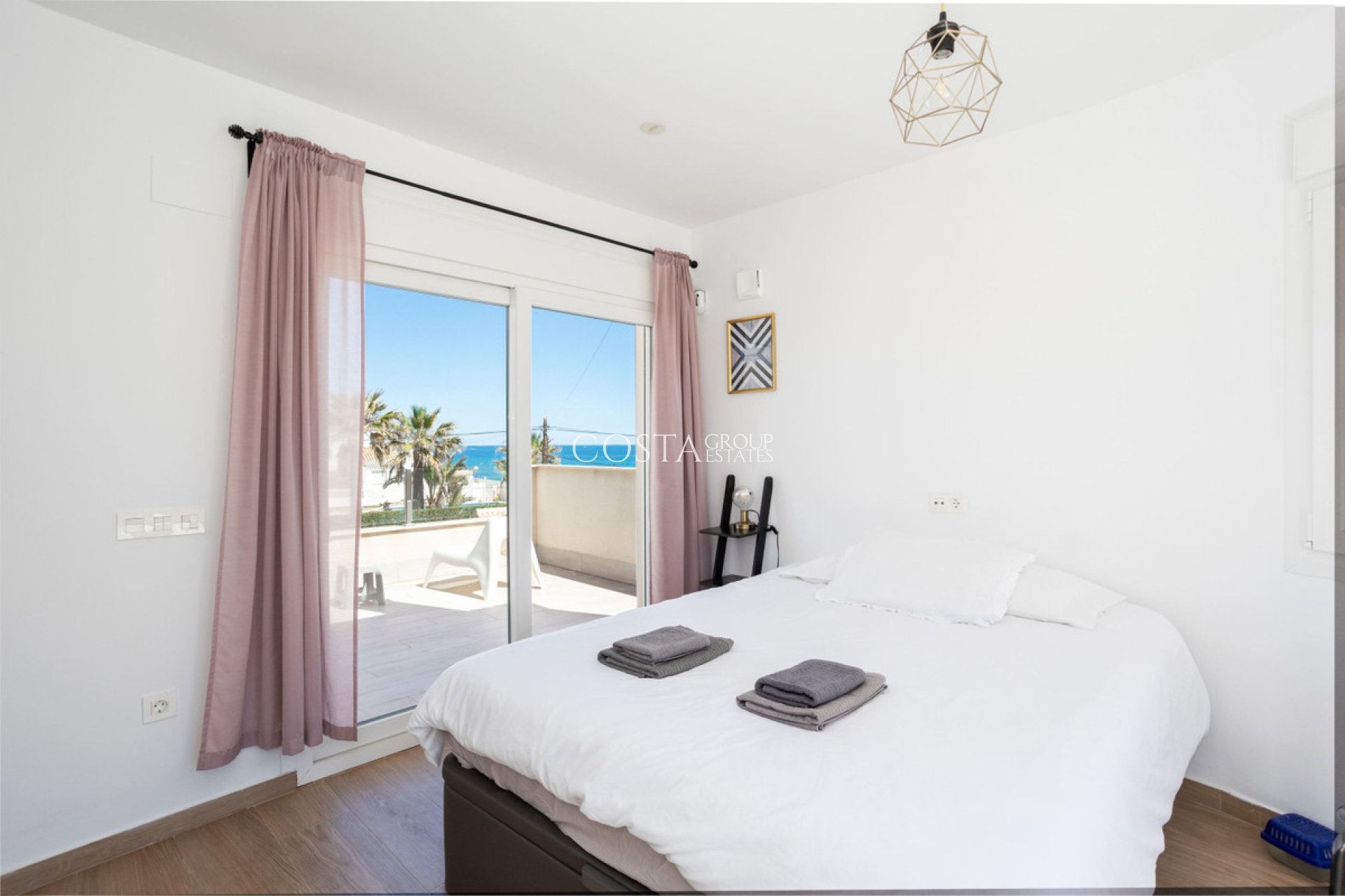Resale - Villa -
Orihuela Costa - Playa Flamenca