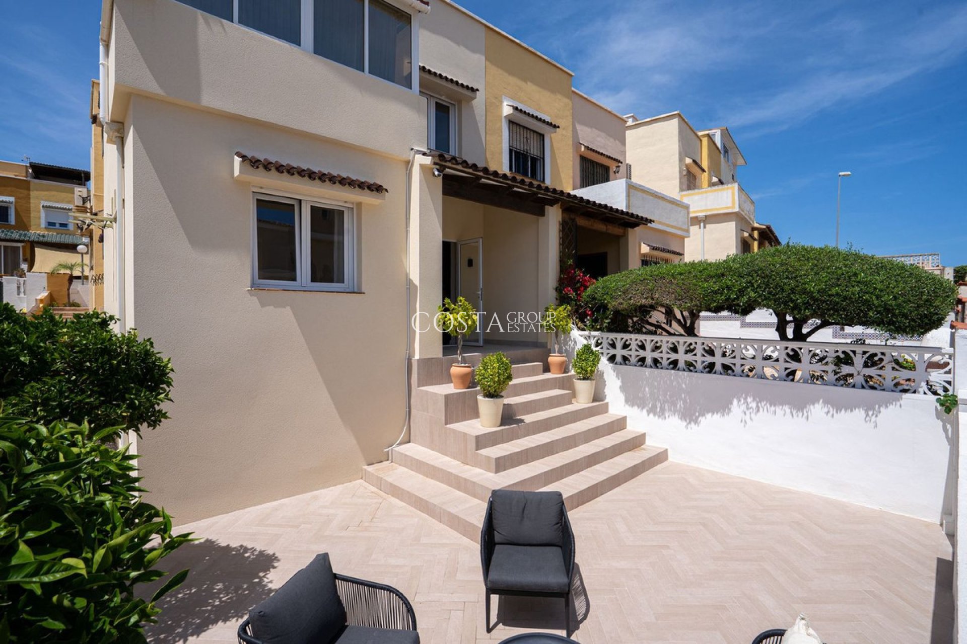 Resale - Villa -
Orihuela Costa - Playa Flamenca