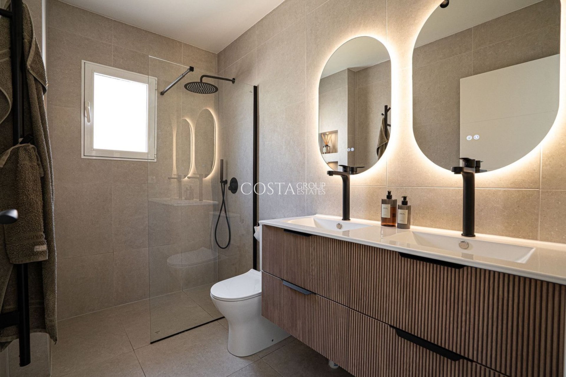 Resale - Villa -
Orihuela Costa - Playa Flamenca