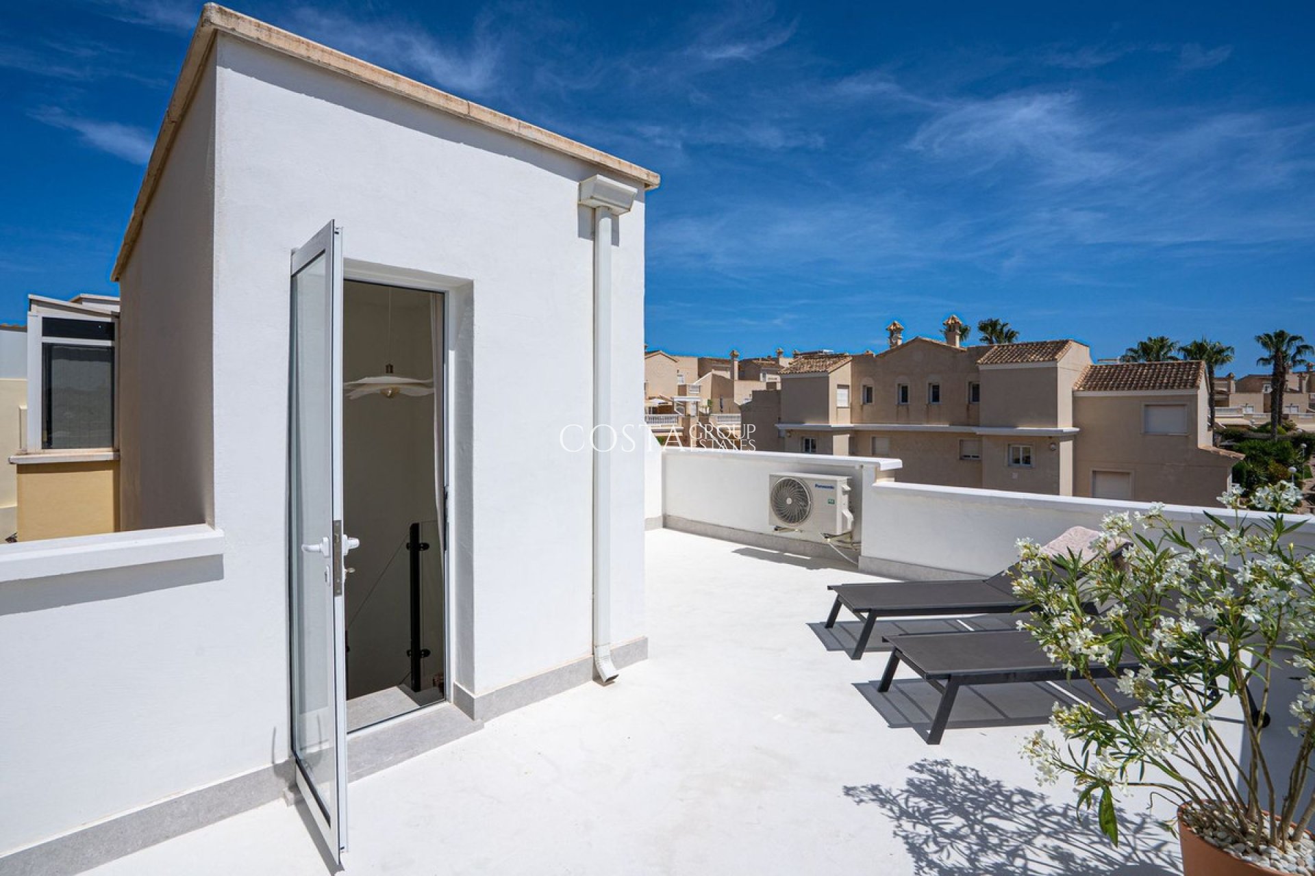 Resale - Villa -
Orihuela Costa - Playa Flamenca