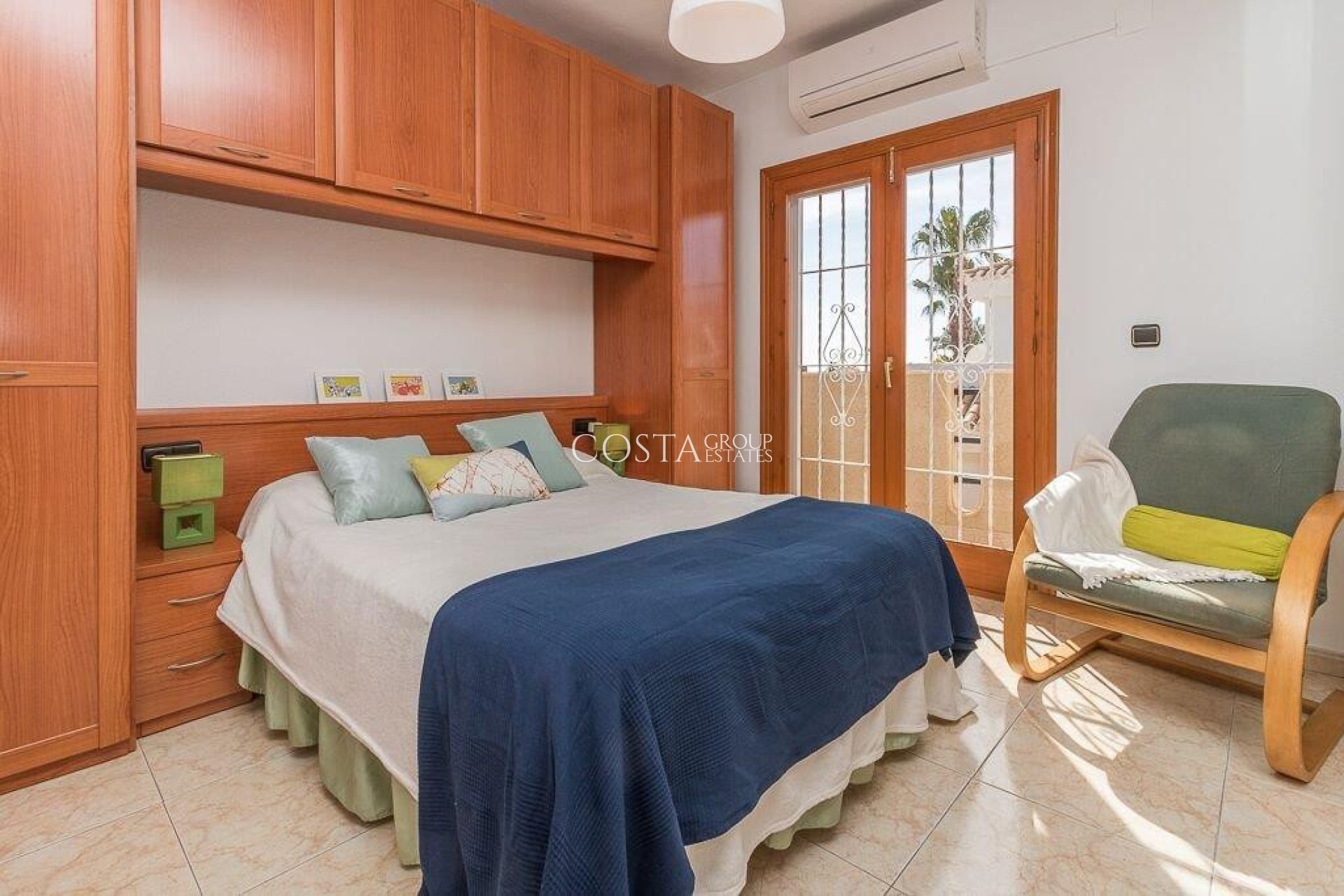 Resale - Villa -
Orihuela Costa - Playa Flamenca