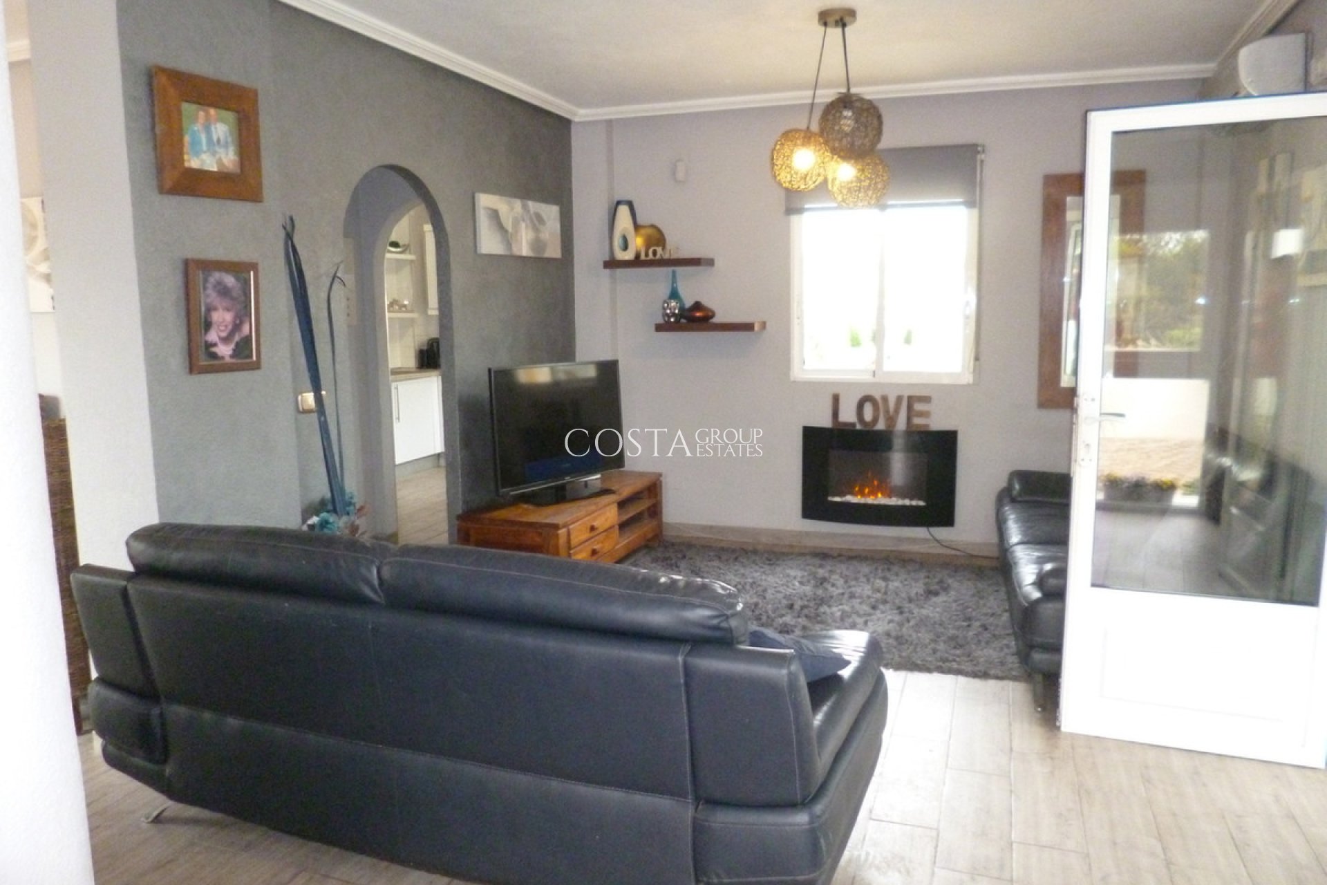 Resale - Villa -
Orihuela Costa - Playa Flamenca