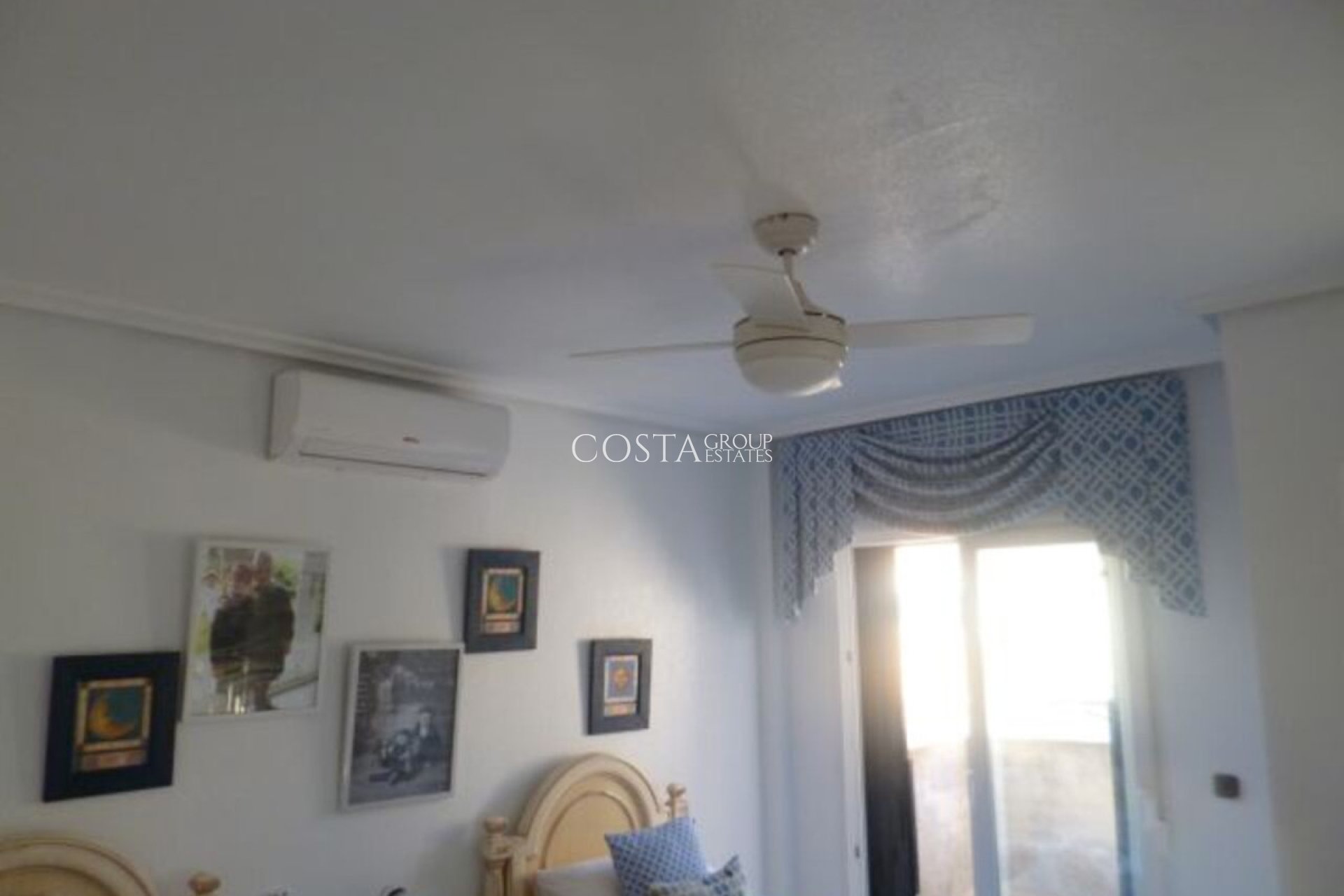 Resale - Villa -
Orihuela Costa - Playa Flamenca