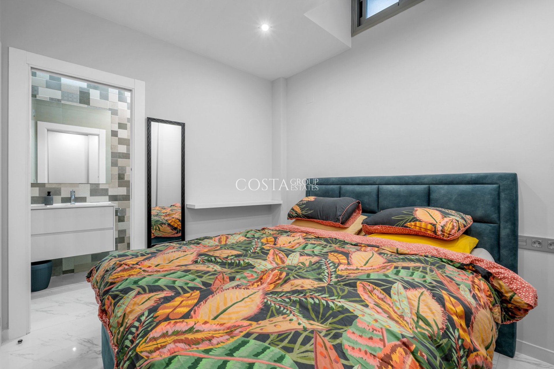 Resale - Villa -
Orihuela Costa - Villamartín