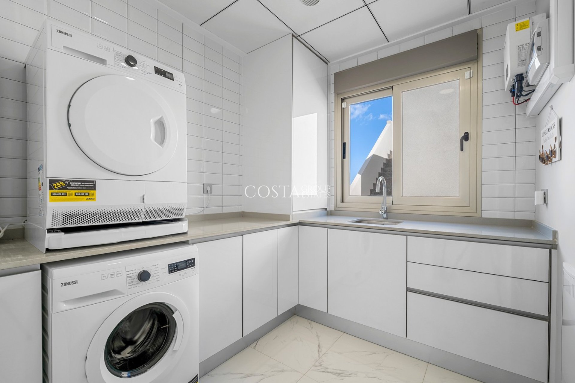 Resale - Villa -
Orihuela Costa - Villamartín