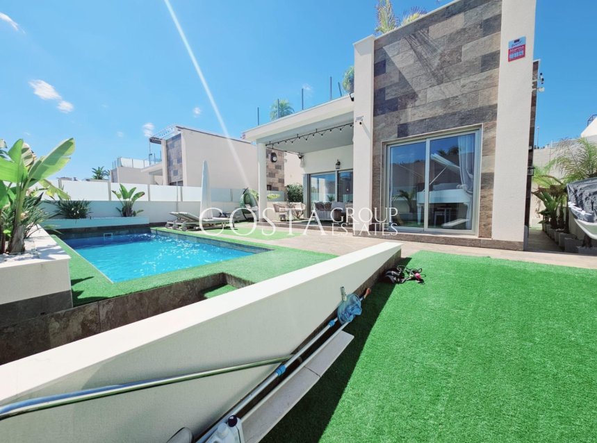 Resale - Villa -
Orihuela Costa - Villamartín